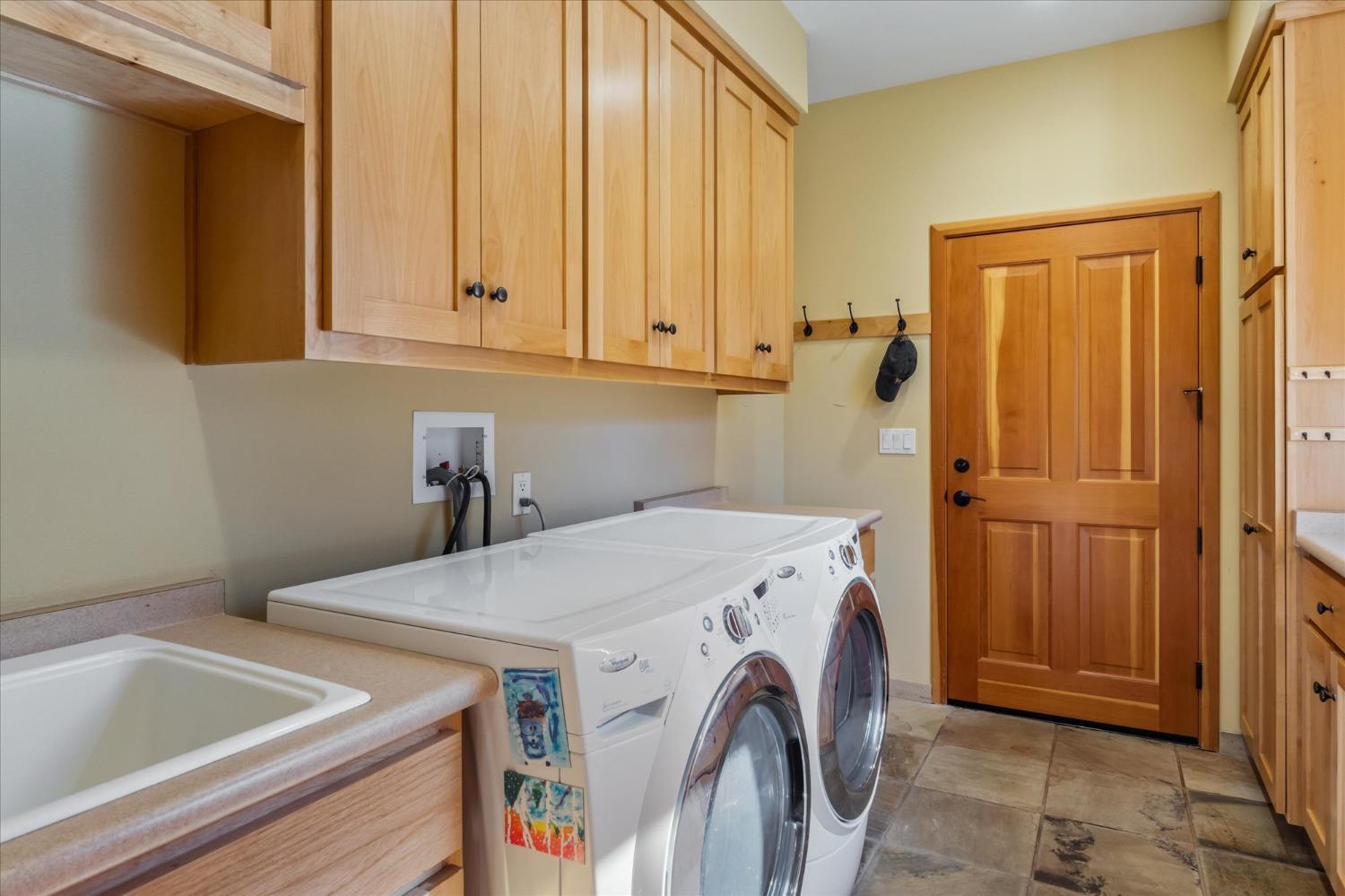 Murphys, California, 95247, United States, 4 Bedrooms Bedrooms, ,5 BathroomsBathrooms,Residential,Active,1741565