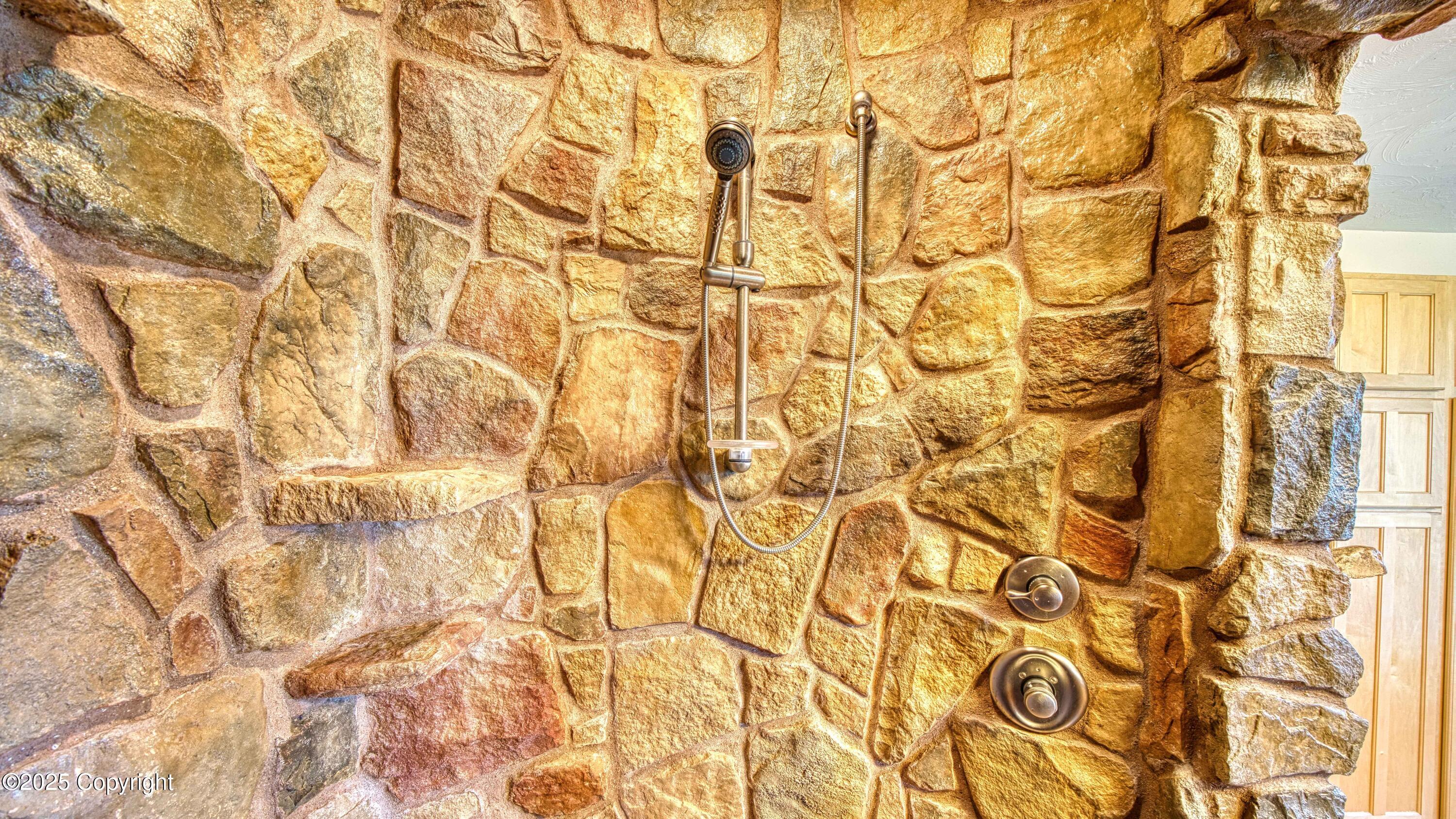 Gillette, Wyoming, 82718, United States, ,5 BathroomsBathrooms,Residential,Active,1824510