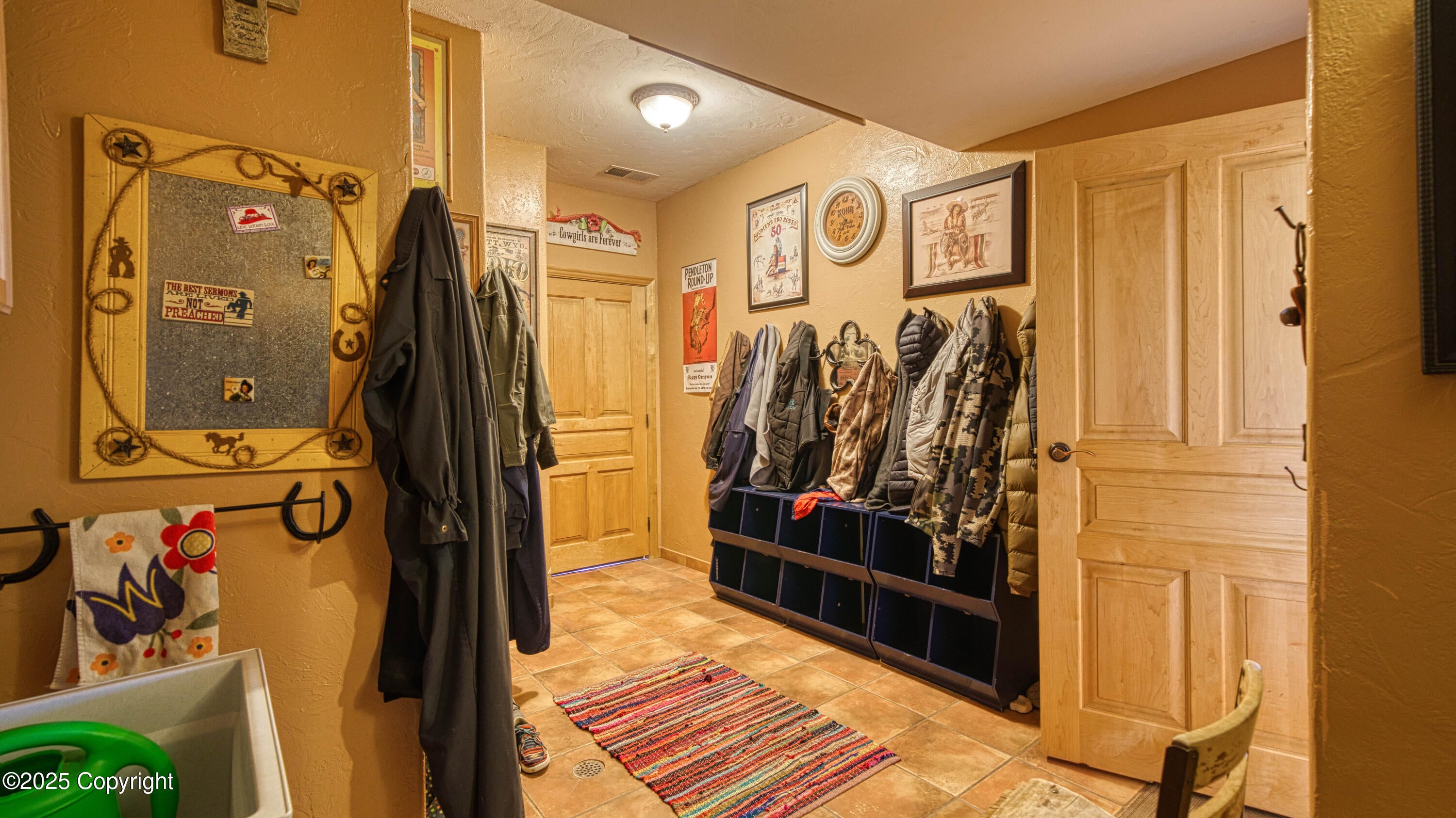 Gillette, Wyoming, 82718, United States, ,5 BathroomsBathrooms,Residential,Active,1824510