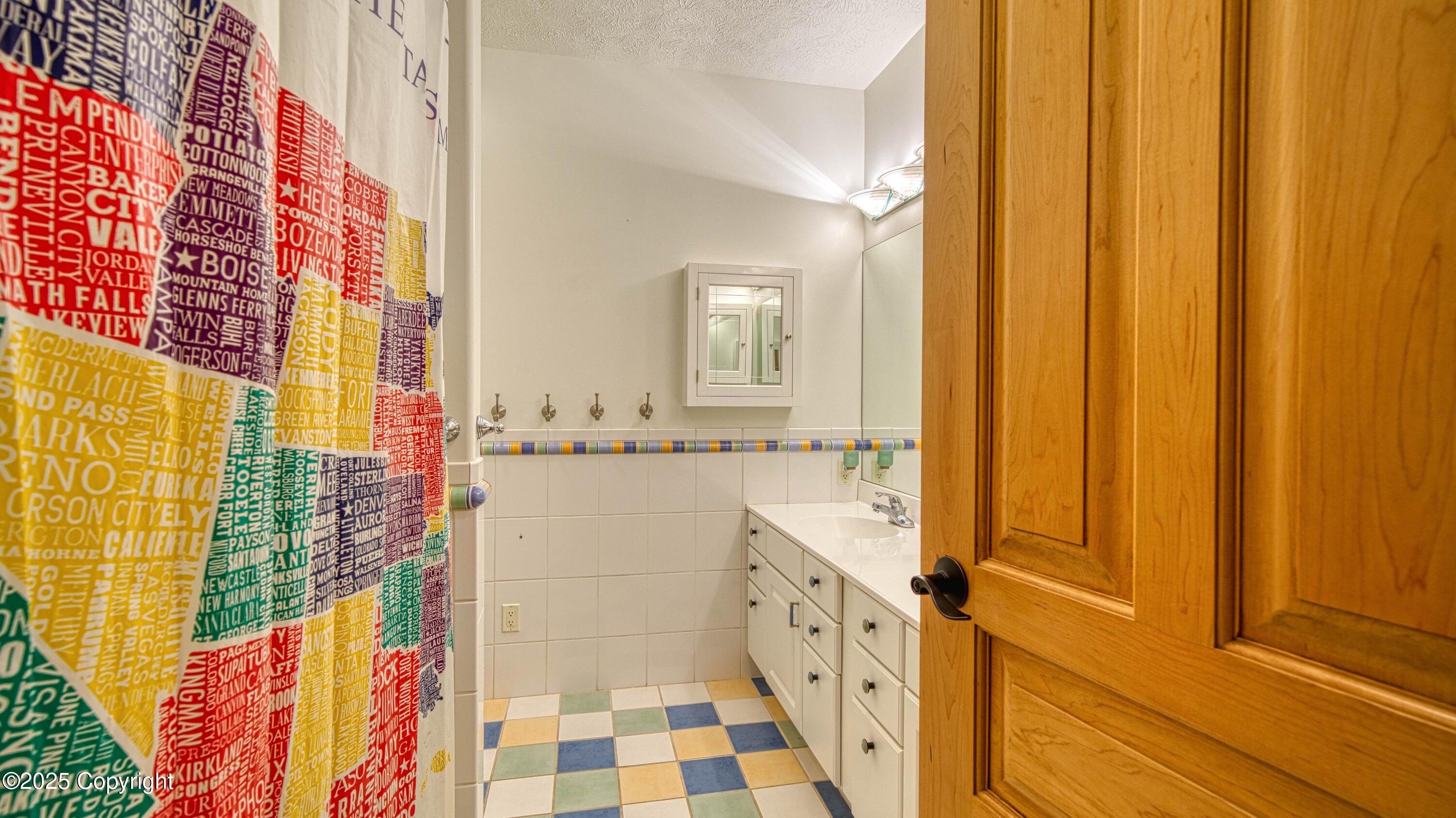 Gillette, Wyoming, 82718, United States, ,5 BathroomsBathrooms,Residential,Active,1824510