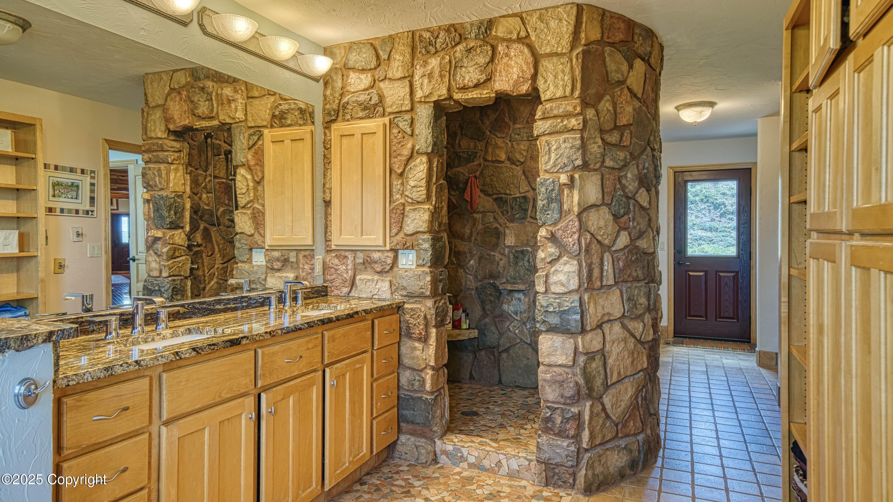 Gillette, Wyoming, 82718, United States, ,5 BathroomsBathrooms,Residential,Active,1824510