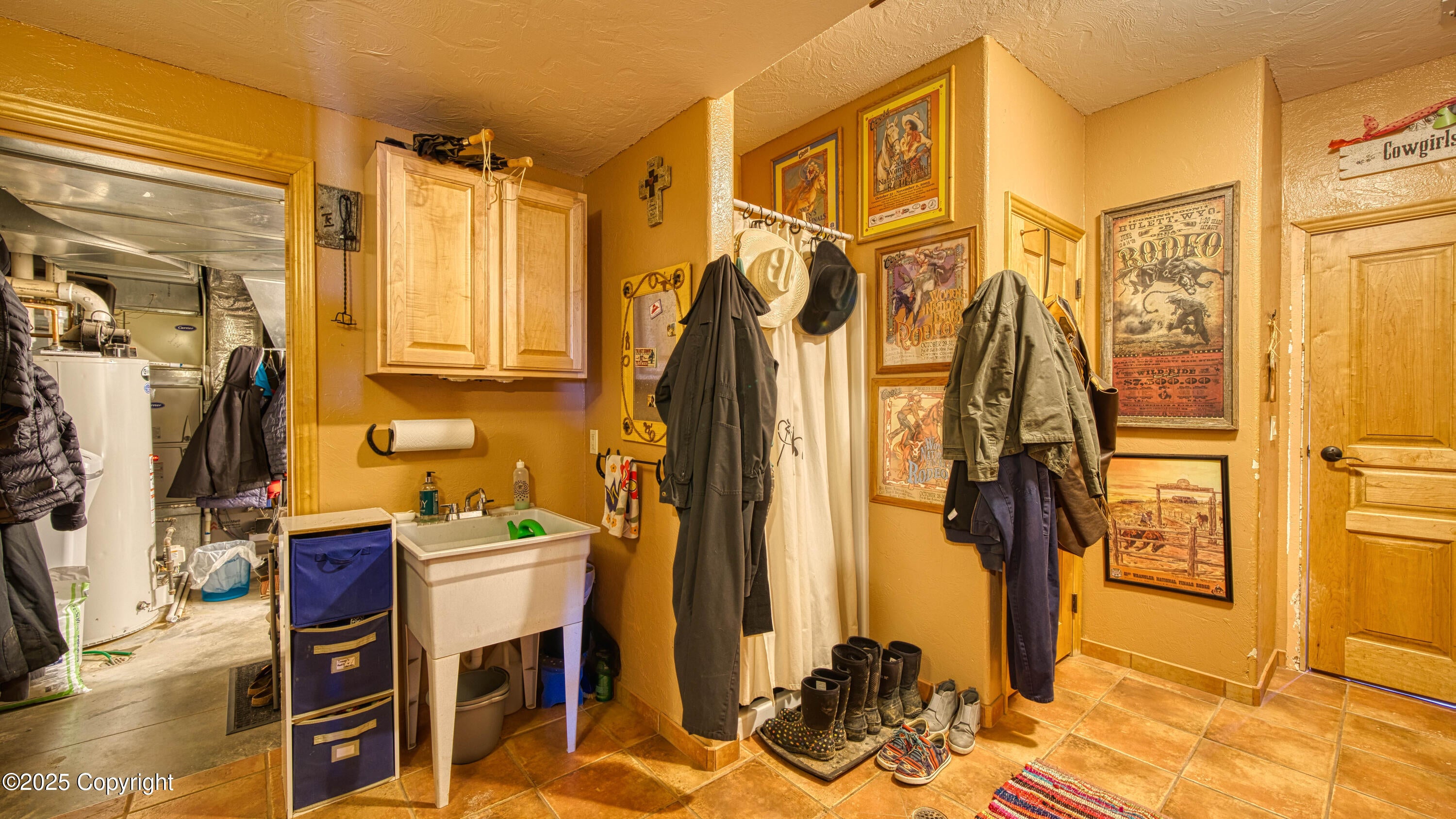 Gillette, Wyoming, 82718, United States, ,5 BathroomsBathrooms,Residential,Active,1824510