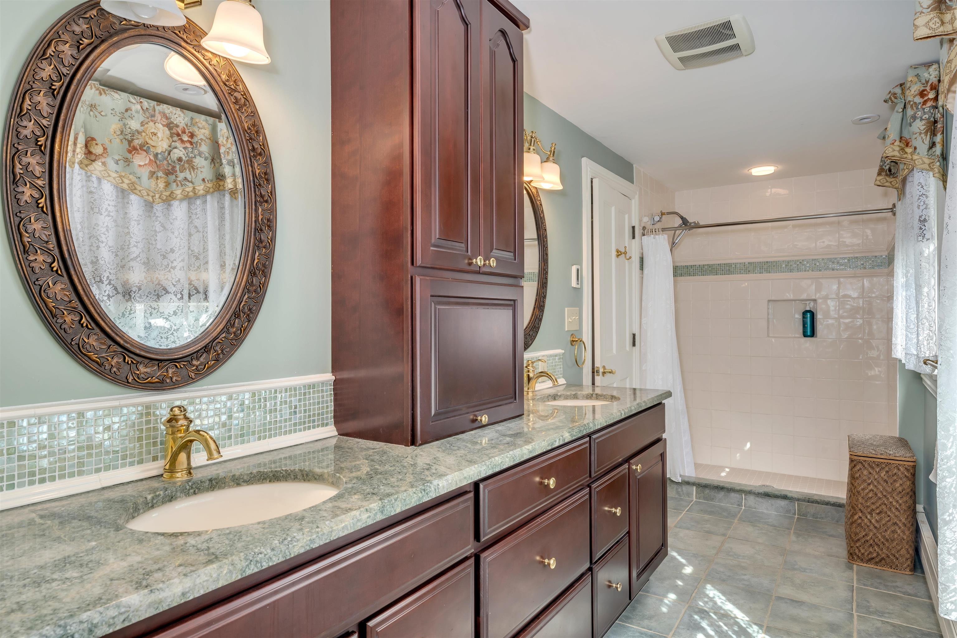 Cape May, New Jersey, 08204, United States, 4 Bedrooms Bedrooms, ,4 BathroomsBathrooms,Residential,Active,1889029