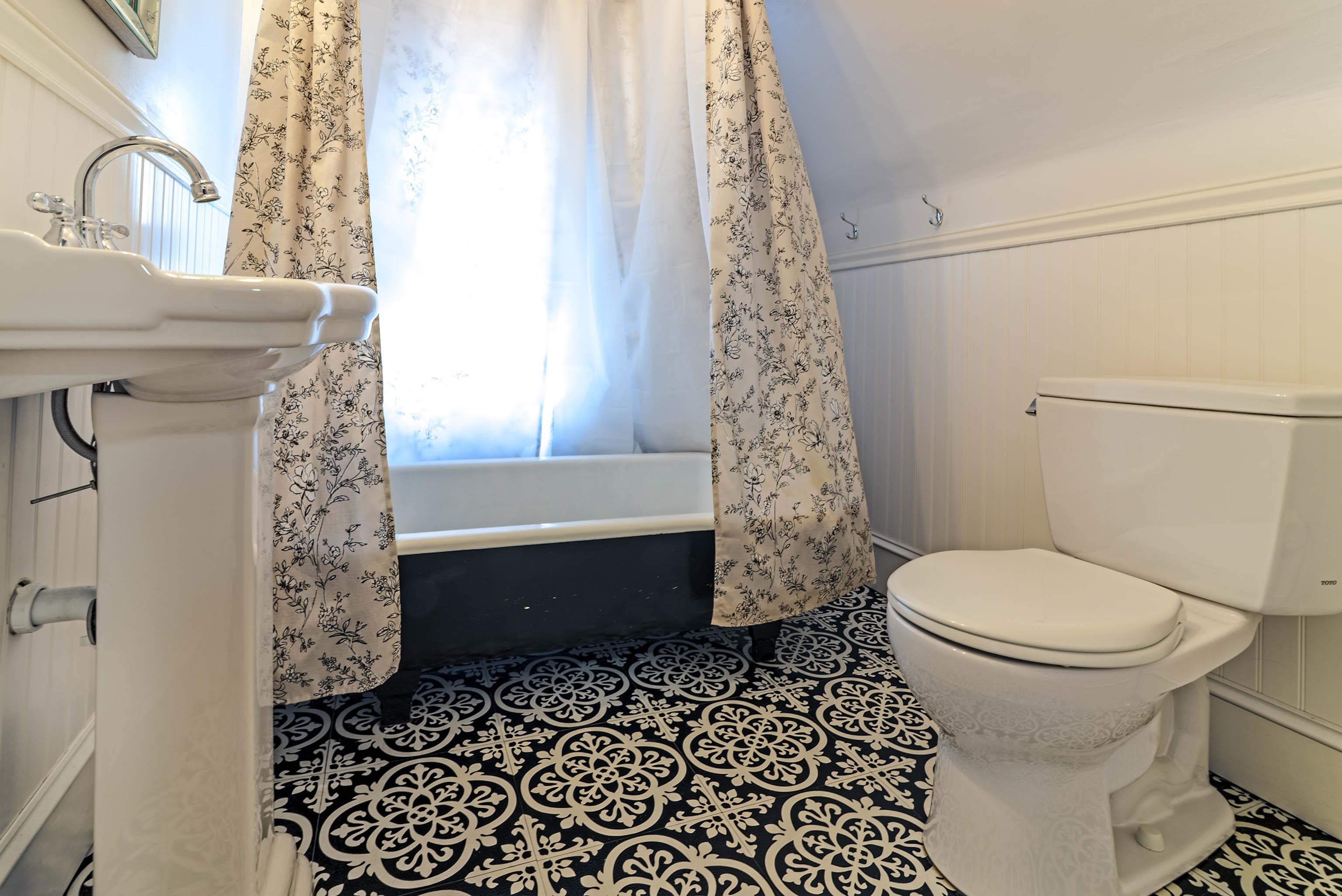 Cape May, New Jersey, 08204, United States, 8 Bedrooms Bedrooms, ,5 BathroomsBathrooms,Residential,Active,1952293