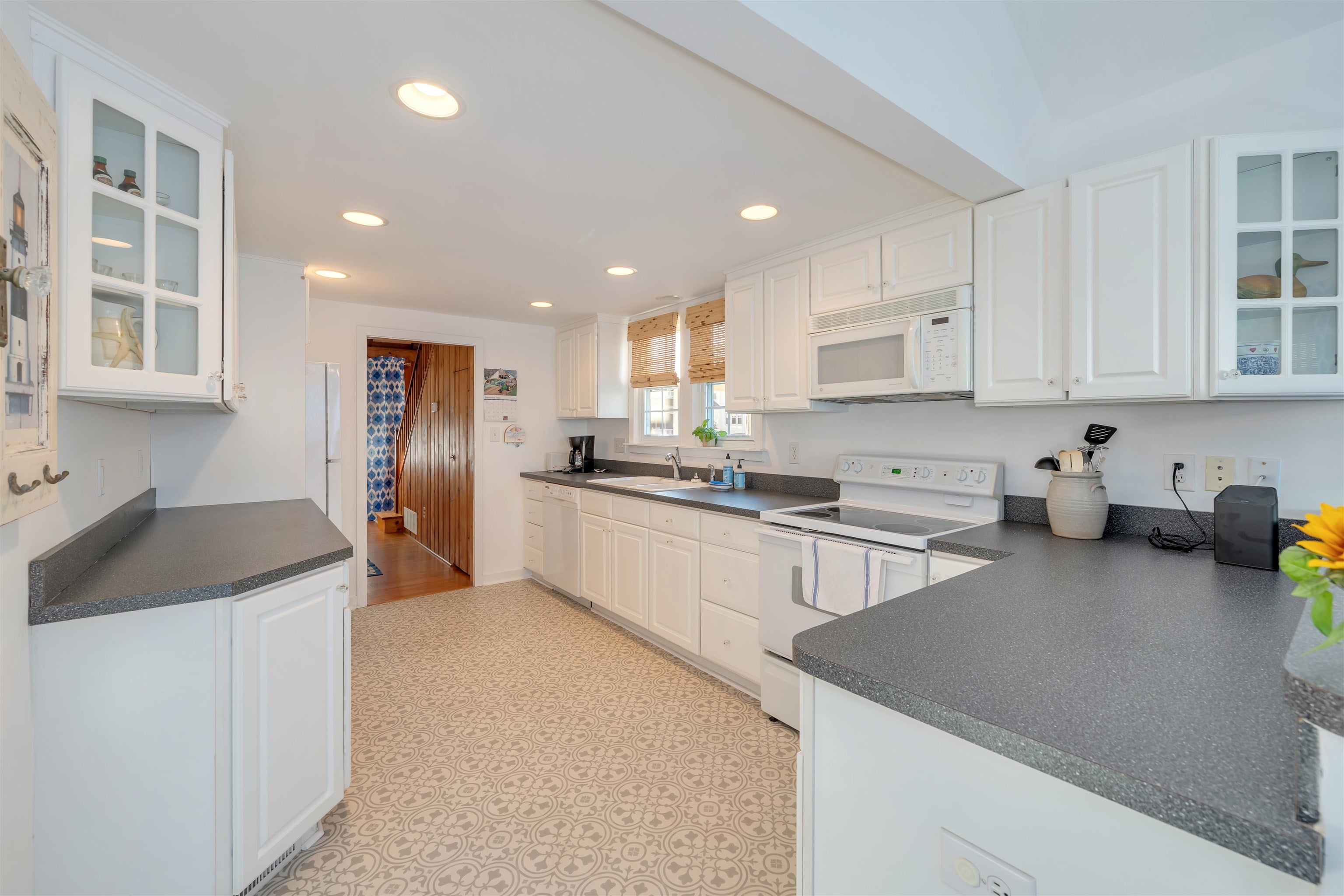 Stone Harbor, New Jersey, 08247, United States, 3 Bedrooms Bedrooms, ,2 BathroomsBathrooms,Residential,Active,1952622