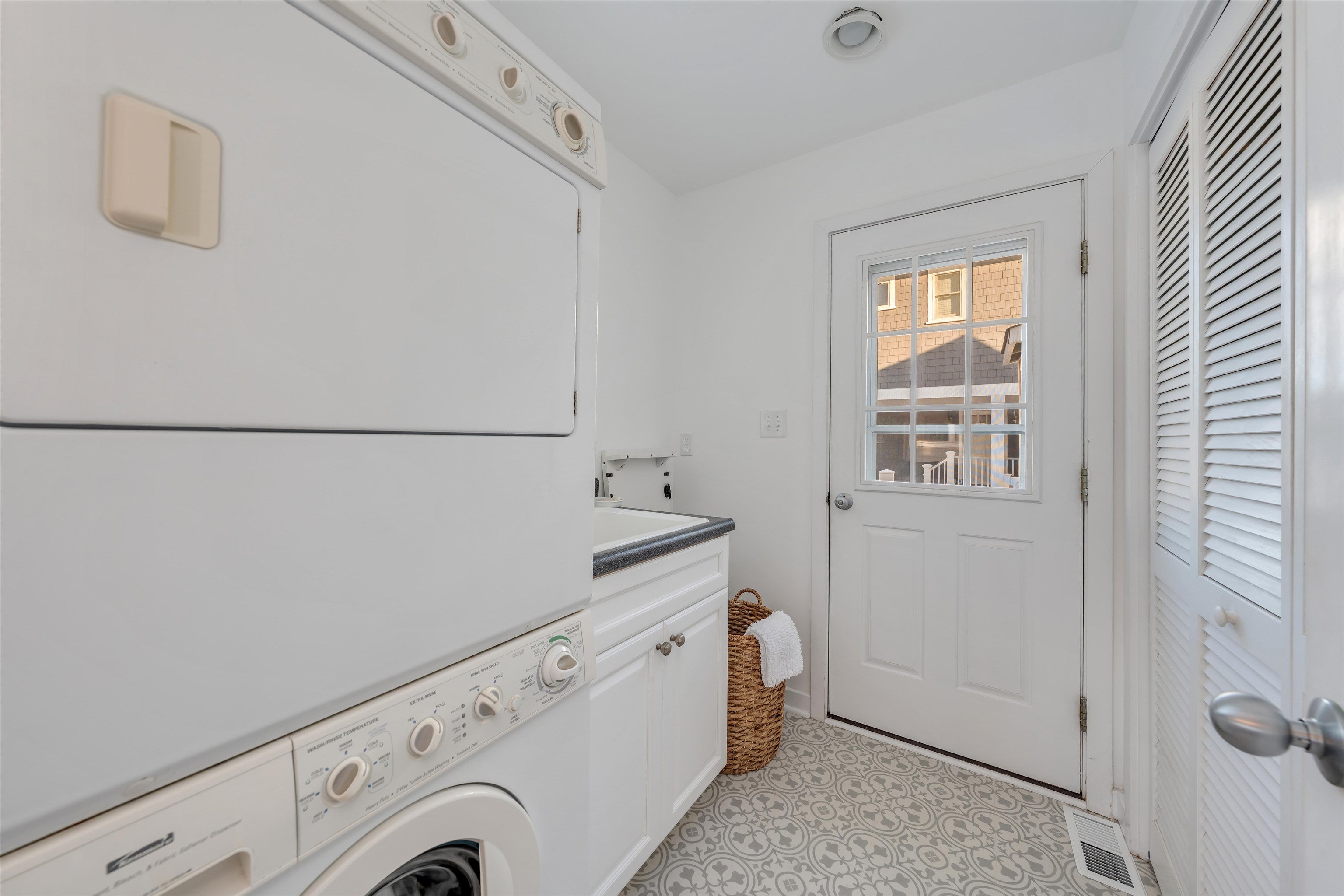 Stone Harbor, New Jersey, 08247, United States, 3 Bedrooms Bedrooms, ,2 BathroomsBathrooms,Residential,Active,1952622