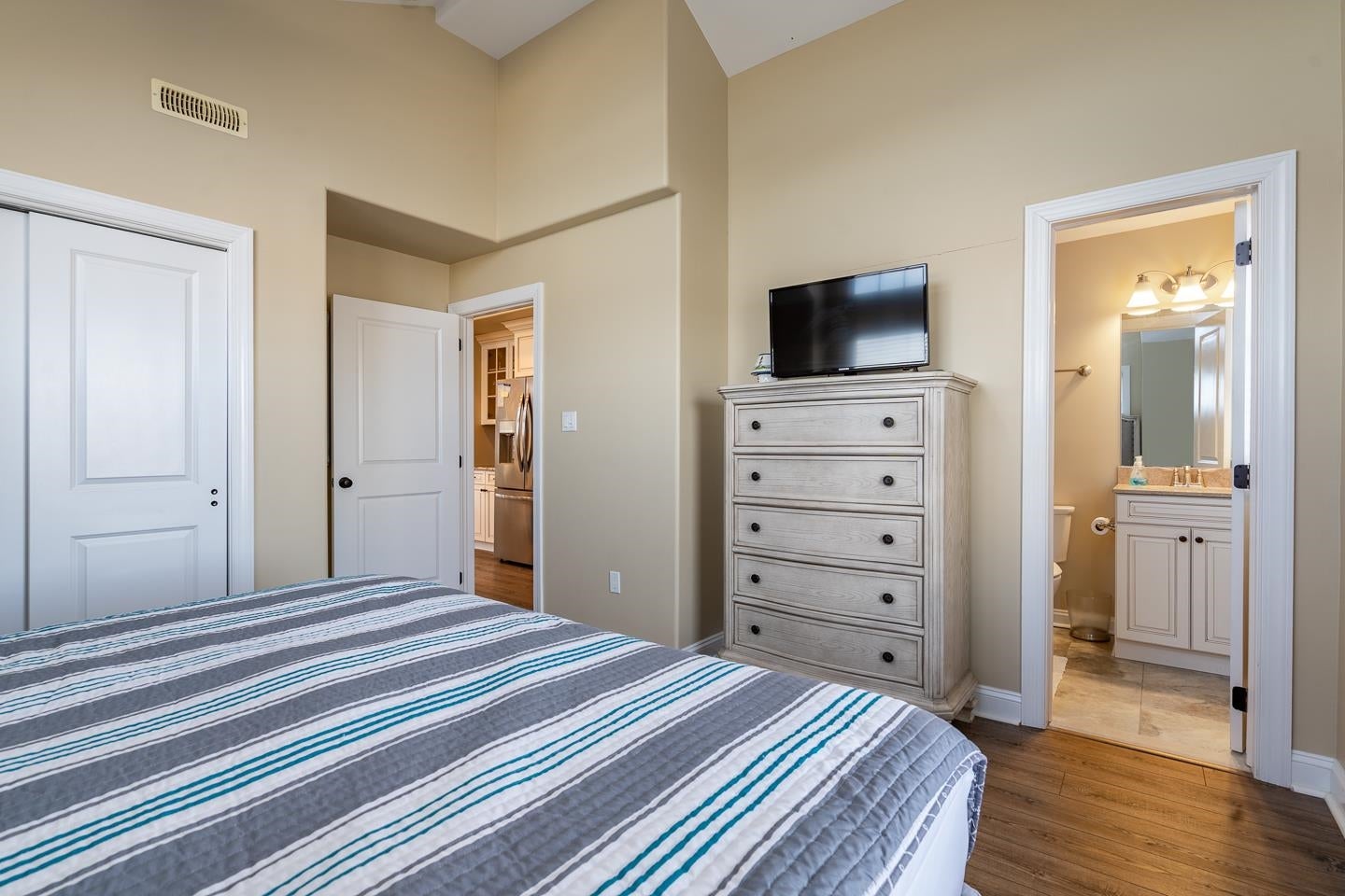 Sea Isle City, New Jersey, 08243, United States, 7 Bedrooms Bedrooms, ,5 BathroomsBathrooms,Residential,Pending,1993611