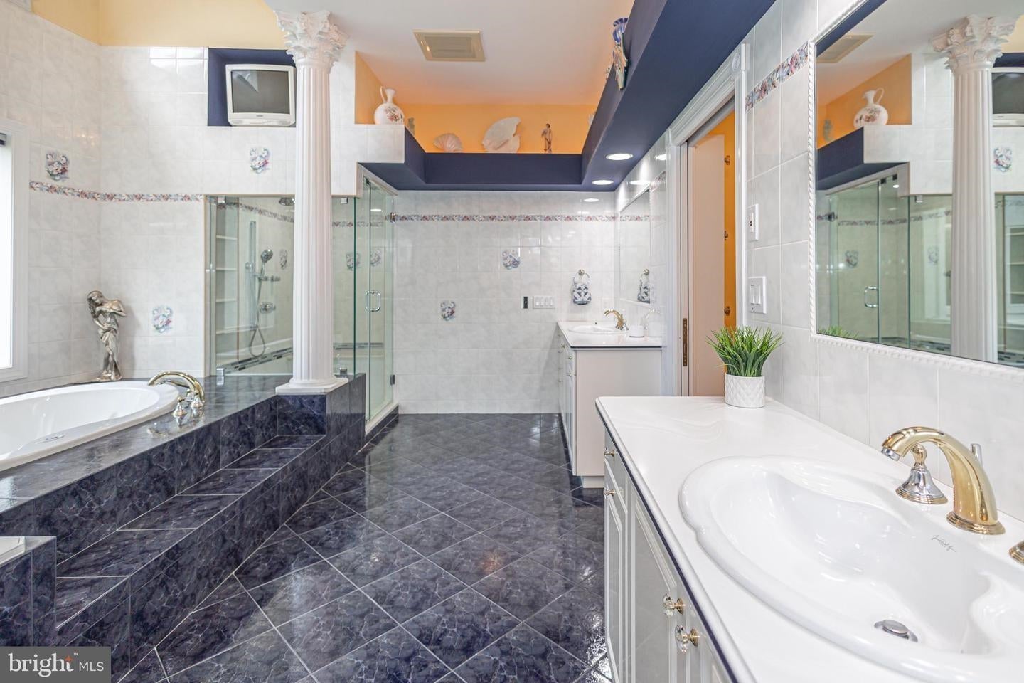 Moorestown, New Jersey, 08057, United States, 5 Bedrooms Bedrooms, ,7 BathroomsBathrooms,Residential,Active,1898011