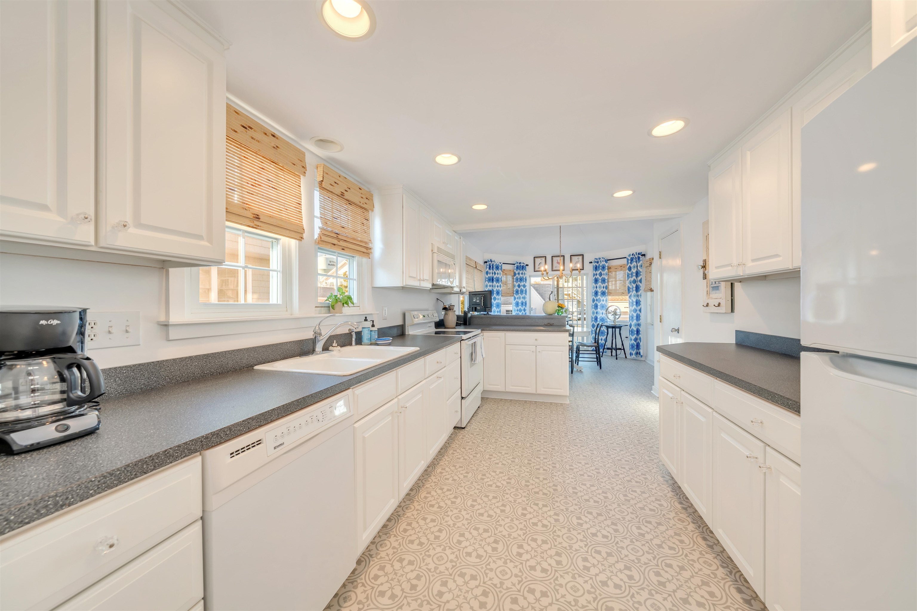 Stone Harbor, New Jersey, 08247, United States, 3 Bedrooms Bedrooms, ,2 BathroomsBathrooms,Residential,Active,1952622