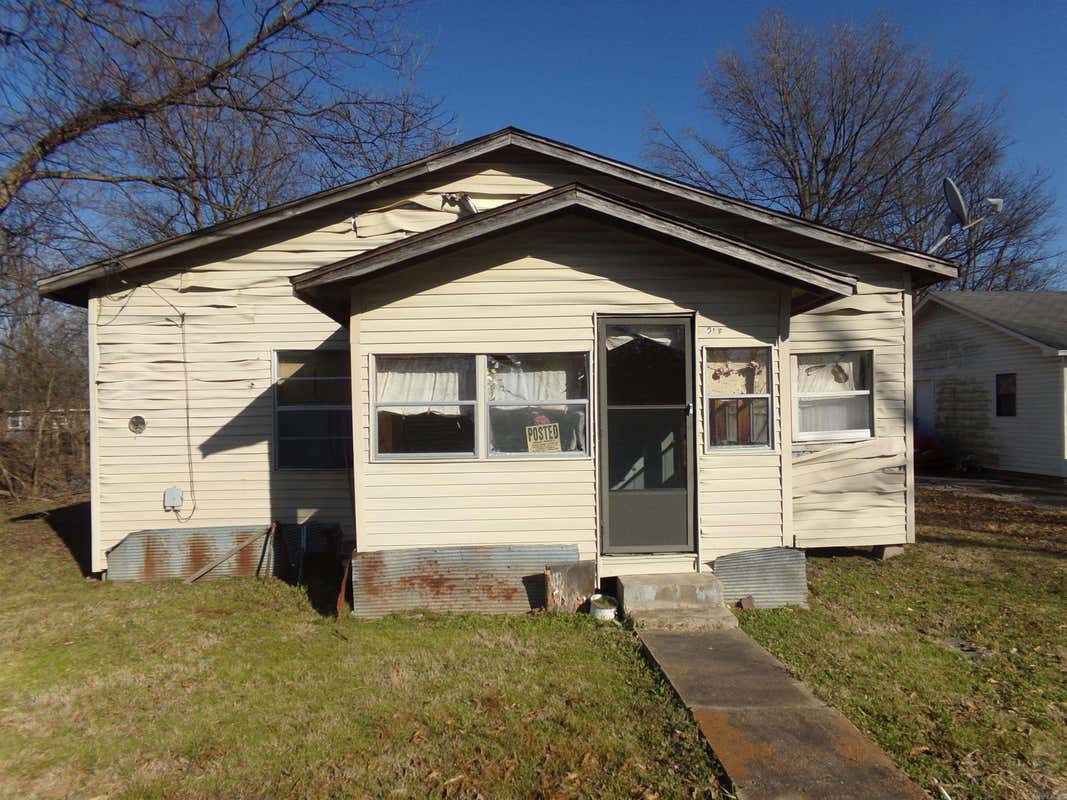 206 S DIVISION  
