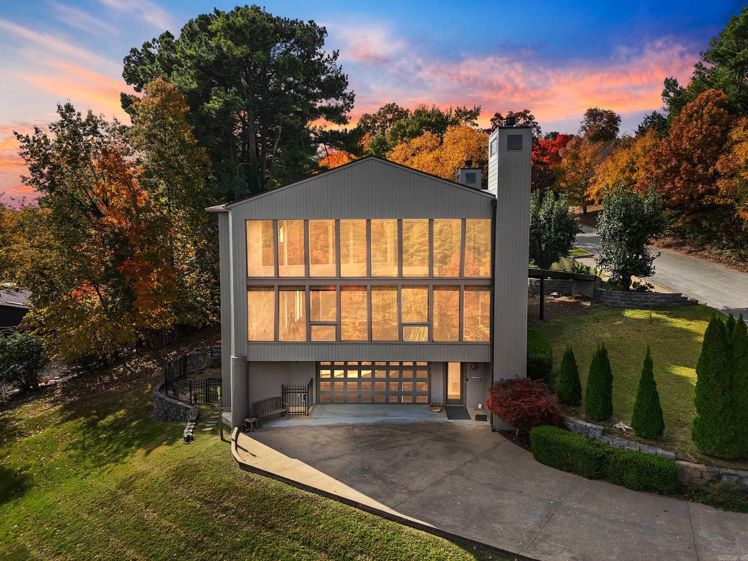 Fayetteville, Arkansas, 72703, United States, 4 Bedrooms Bedrooms, ,3 BathroomsBathrooms,Residential,Active,2007010