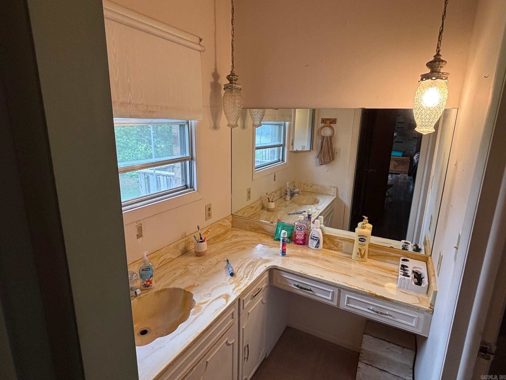 Harrison, Arkansas, 72601, United States, 4 Bedrooms Bedrooms, ,3 BathroomsBathrooms,Residential,Active,1952504