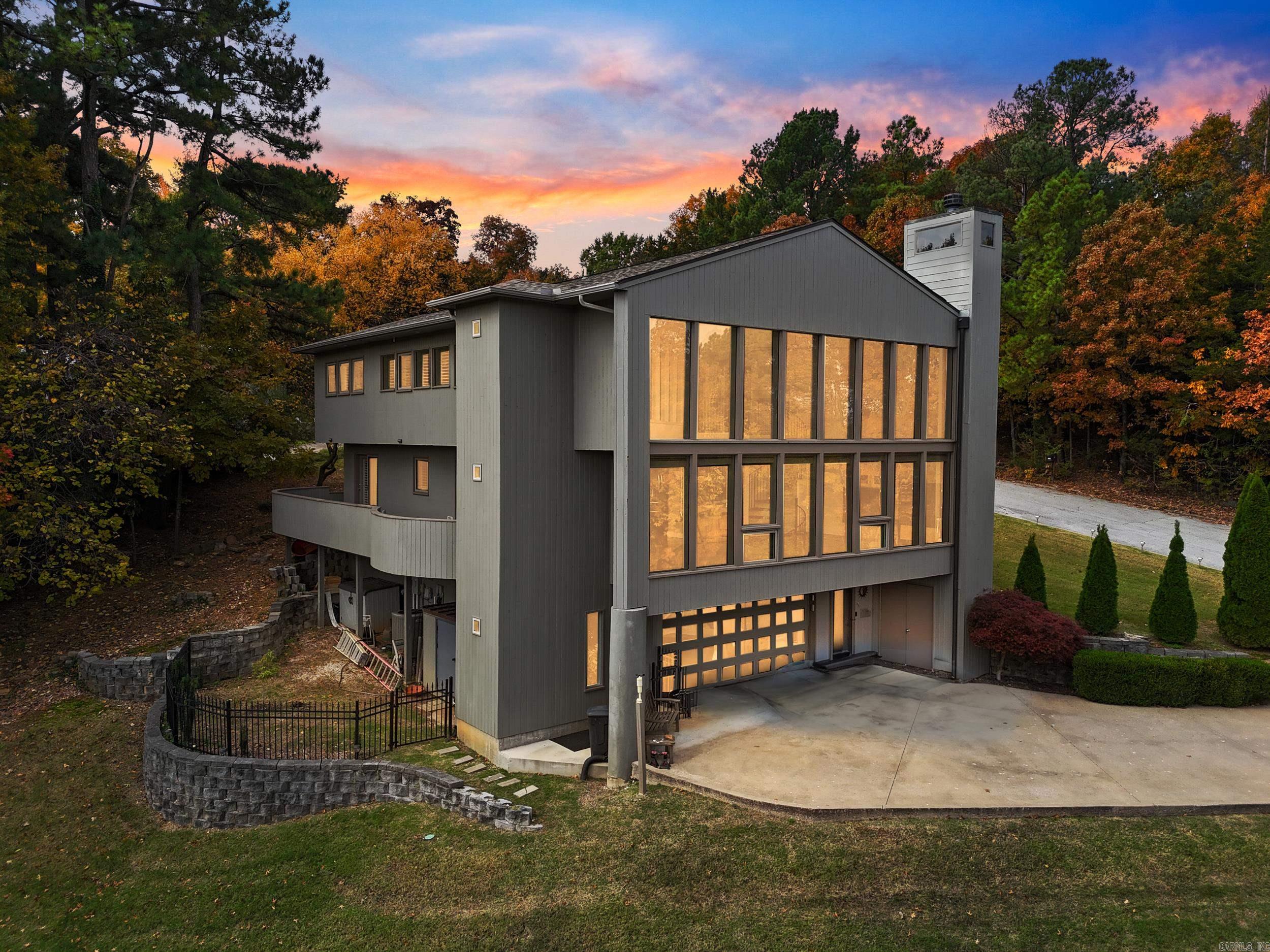 Fayetteville, Arkansas, 72703, United States, 4 Bedrooms Bedrooms, ,3 BathroomsBathrooms,Residential,Active,2007010