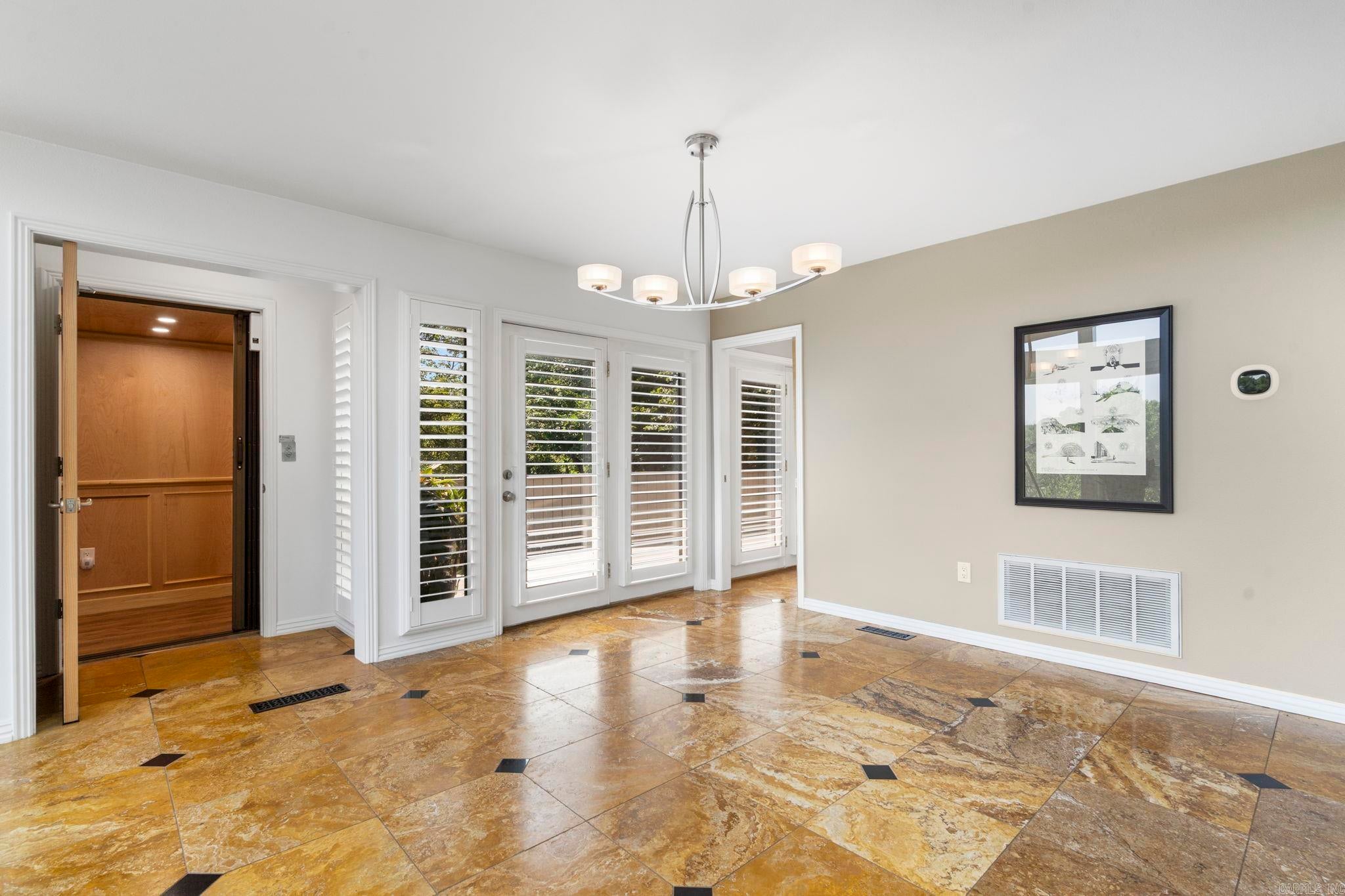 Fayetteville, Arkansas, 72703, United States, 4 Bedrooms Bedrooms, ,3 BathroomsBathrooms,Residential,Active,2007010