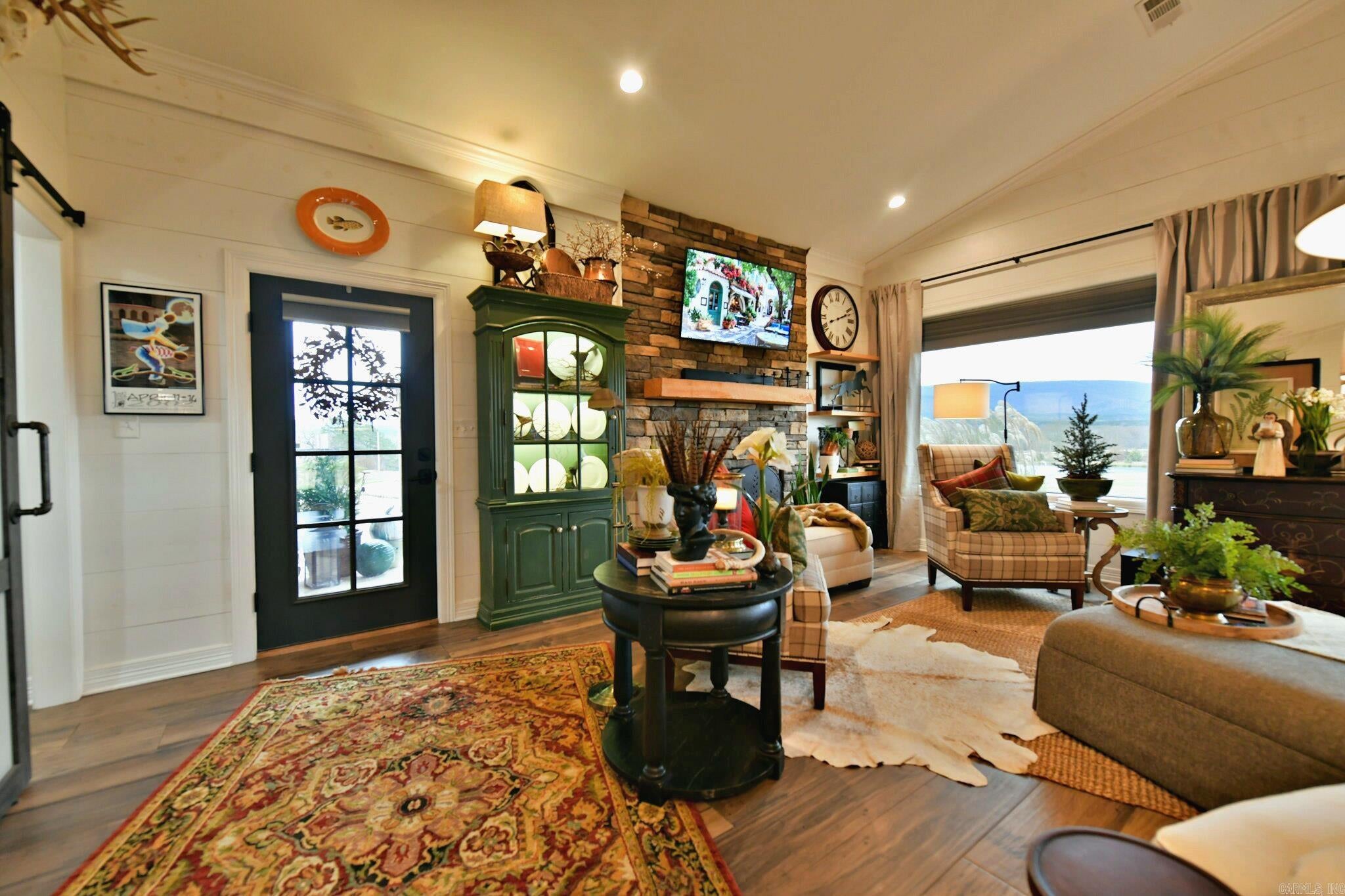 Mena, Arkansas, 71953, United States, 3 Bedrooms Bedrooms, ,3 BathroomsBathrooms,Residential,Active,1998755