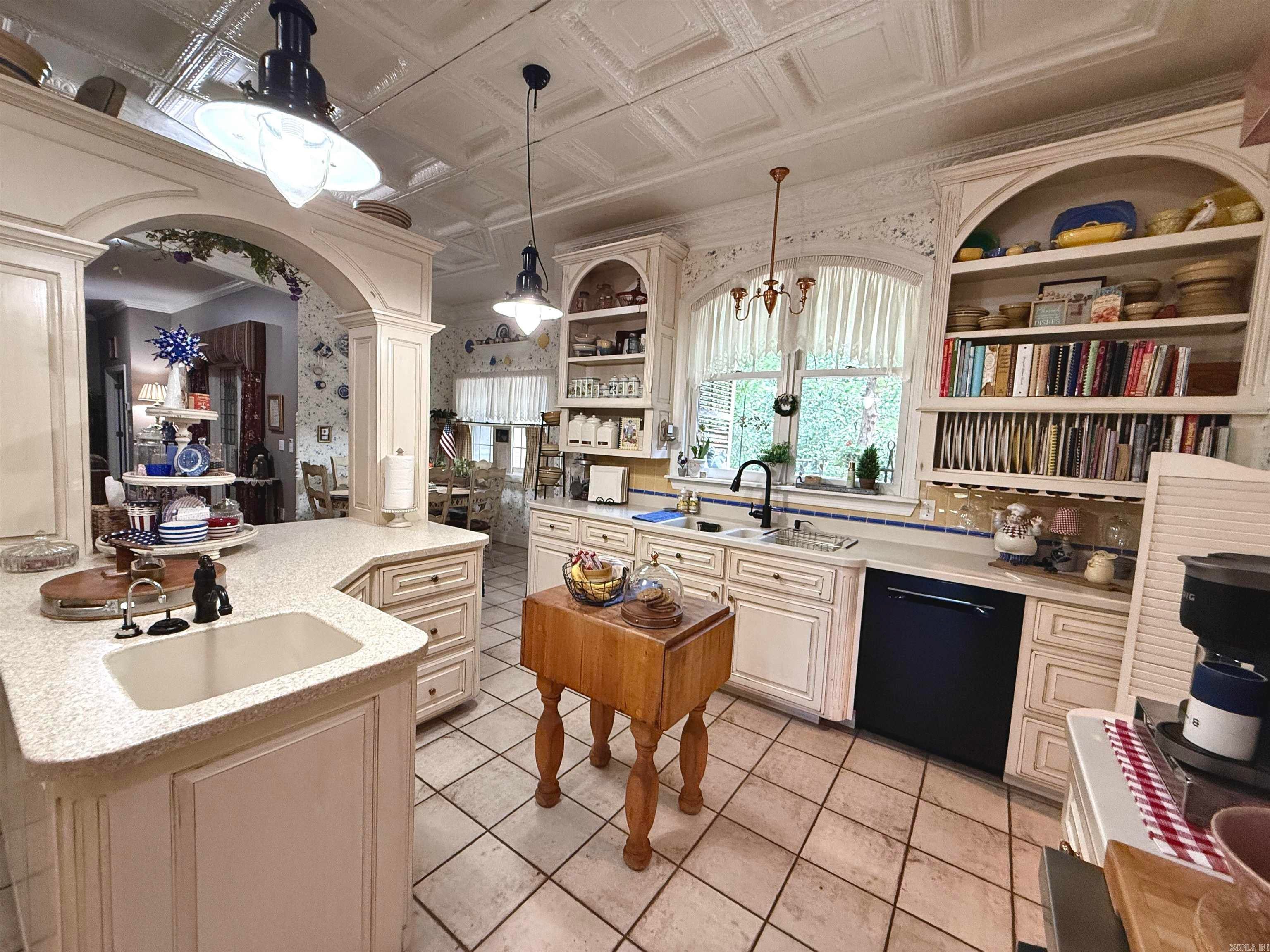 Mountain View, Arkansas, 72560, United States, 4 Bedrooms Bedrooms, ,5 BathroomsBathrooms,Residential,Active,1898230