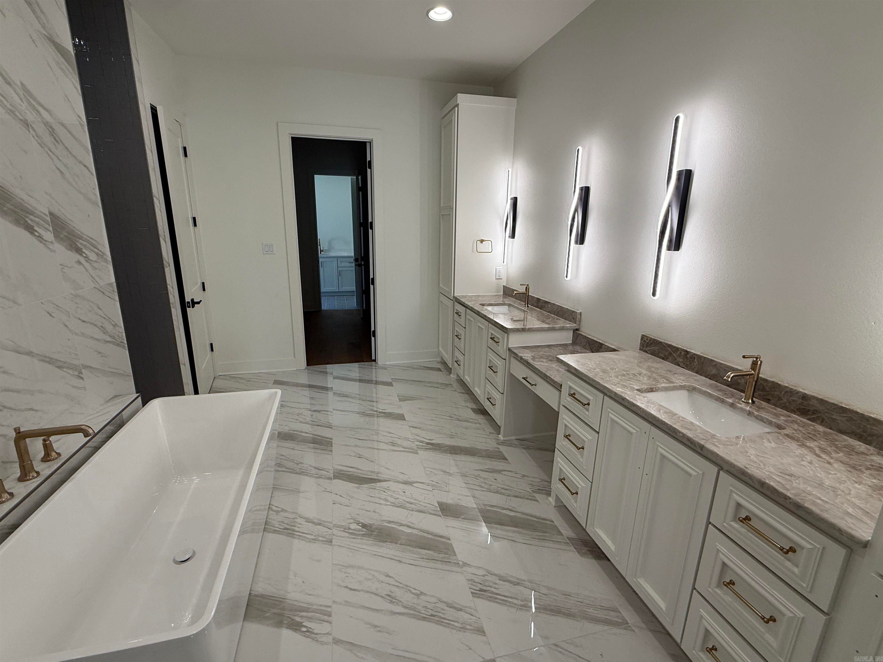 Little Rock, Arkansas, 72223, United States, 5 Bedrooms Bedrooms, ,5 BathroomsBathrooms,Residential,Active,1894548