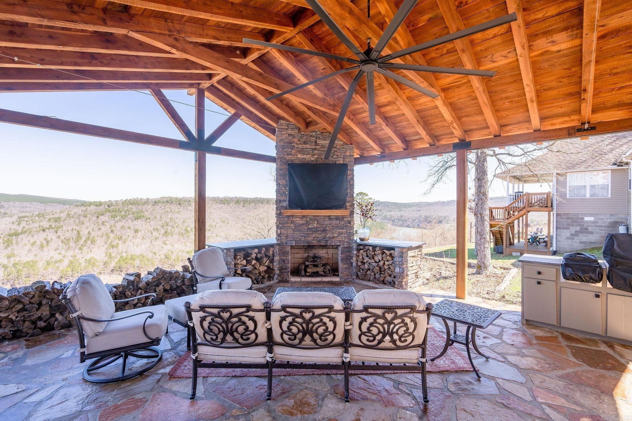 Greers Ferry, Arkansas, 72067, United States, 4 Bedrooms Bedrooms, ,4 BathroomsBathrooms,Residential,Active,1898024