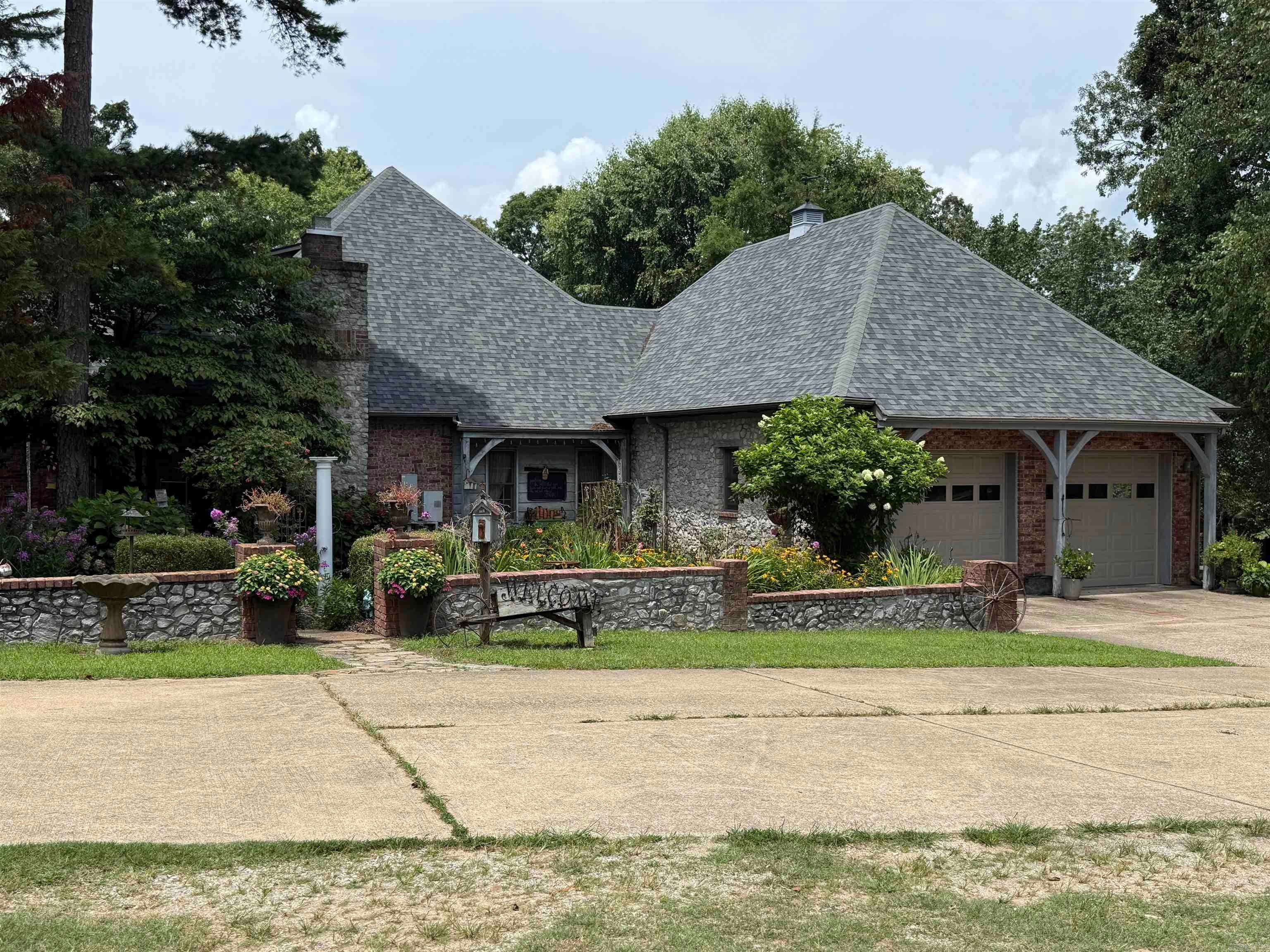 Mountain View, Arkansas, 72560, United States, 4 Bedrooms Bedrooms, ,5 BathroomsBathrooms,Residential,Active,1898230