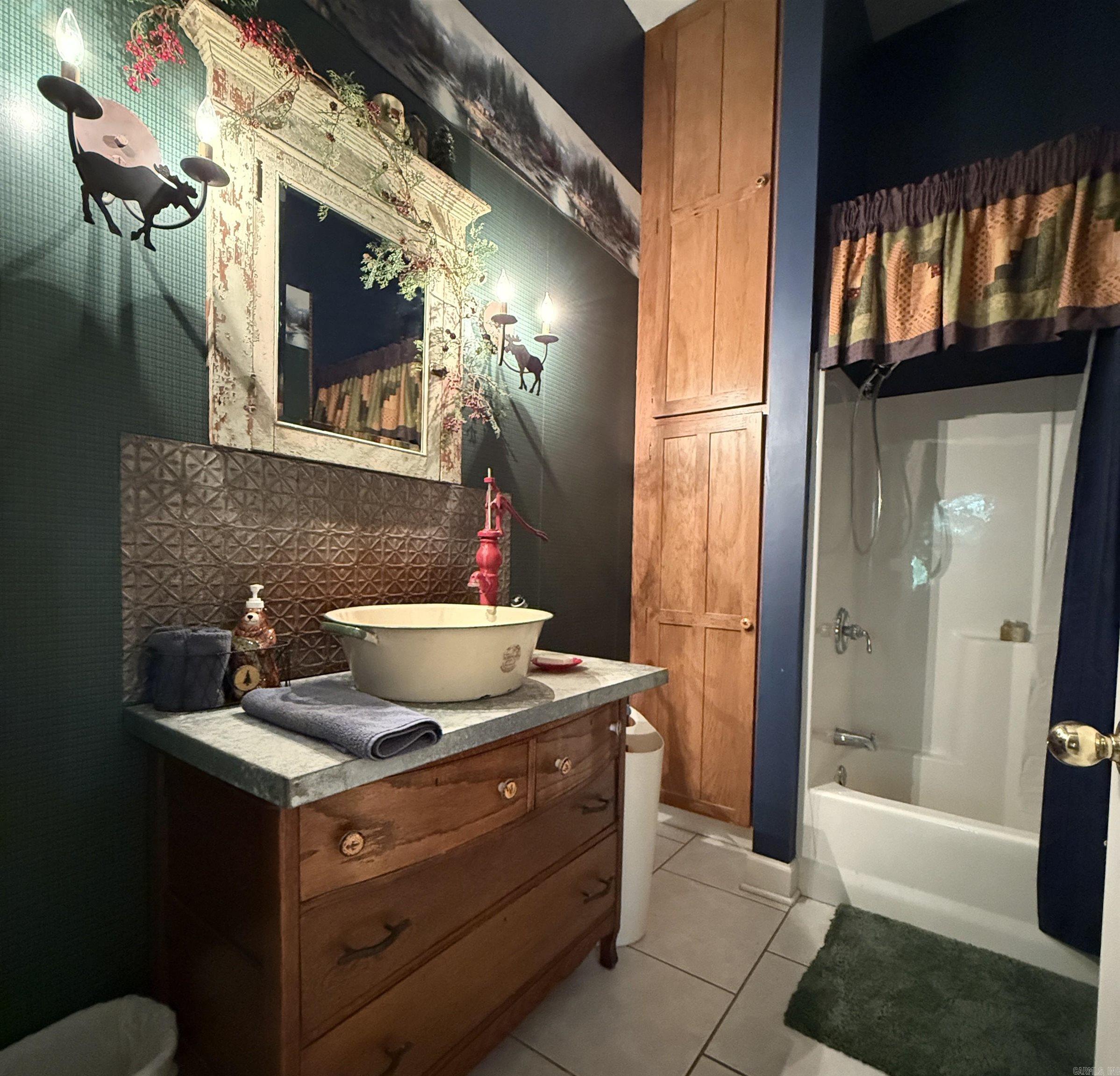 Mountain View, Arkansas, 72560, United States, 4 Bedrooms Bedrooms, ,5 BathroomsBathrooms,Residential,Active,1898230