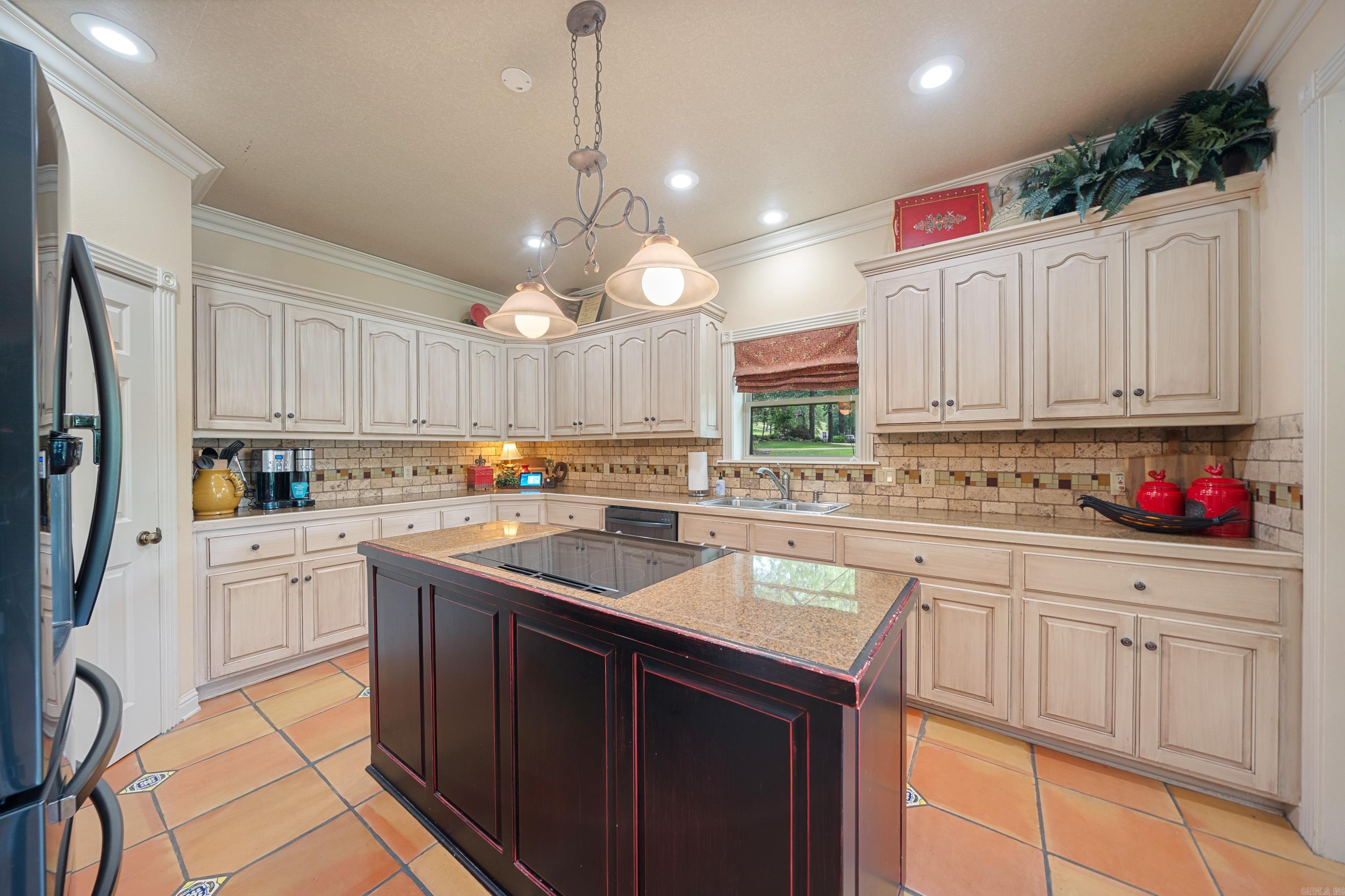 Hot Springs, Arkansas, 71913, United States, 5 Bedrooms Bedrooms, ,5 BathroomsBathrooms,Residential,Active,1990038