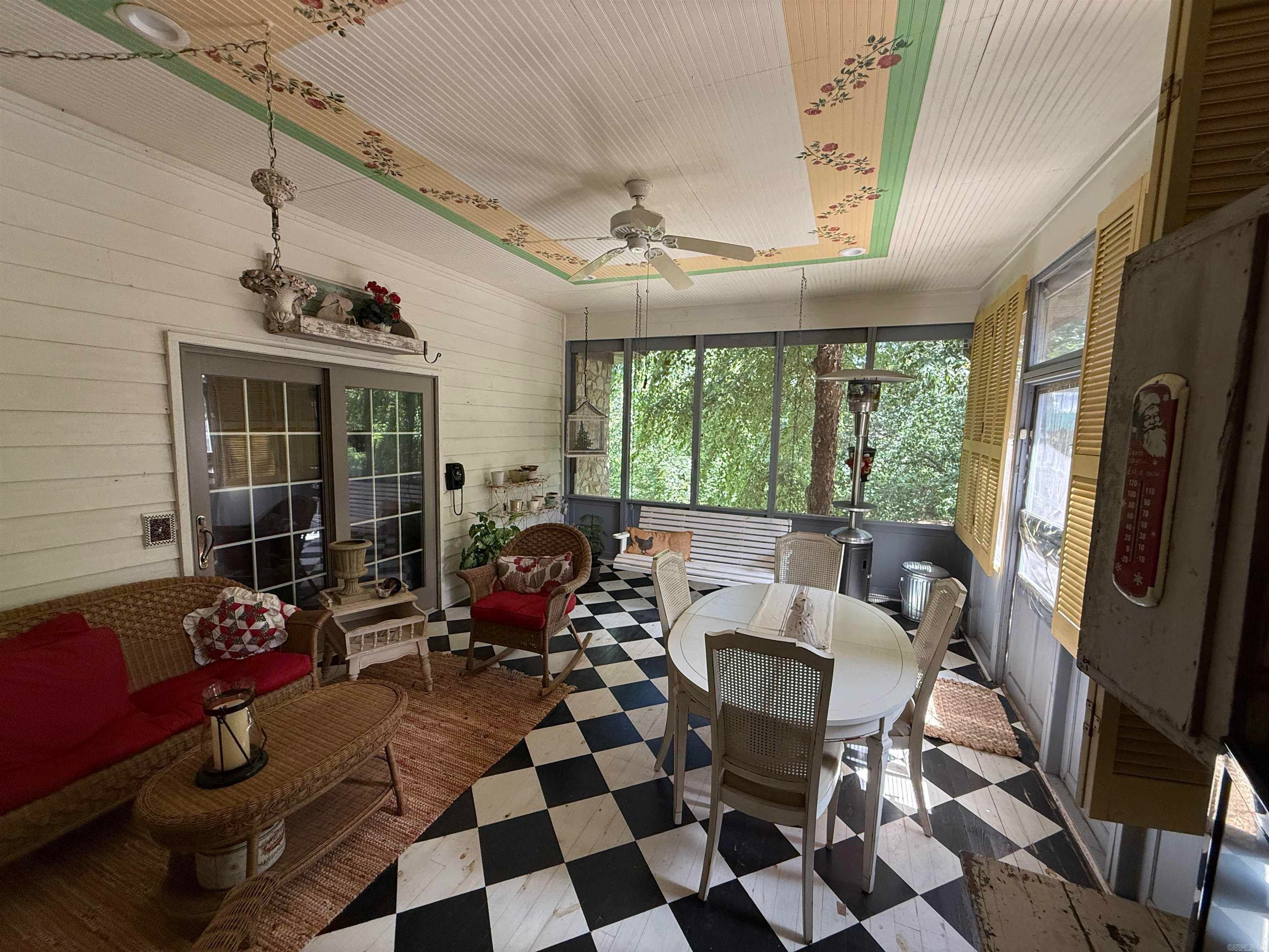 Mountain View, Arkansas, 72560, United States, 4 Bedrooms Bedrooms, ,5 BathroomsBathrooms,Residential,Active,1898230