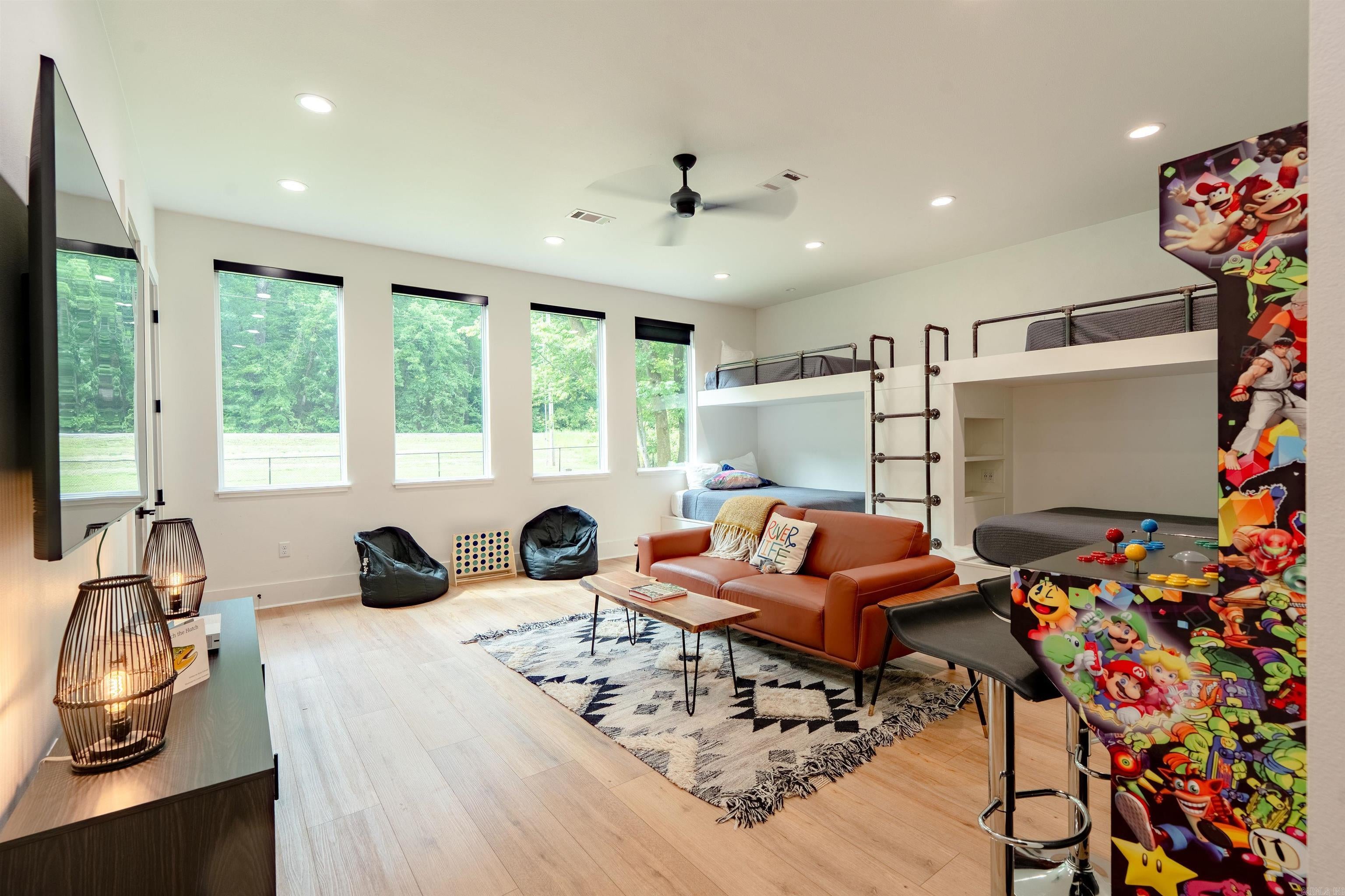 Heber Springs, Arkansas, 72543, United States, 4 Bedrooms Bedrooms, ,6 BathroomsBathrooms,Residential,Active,2045791