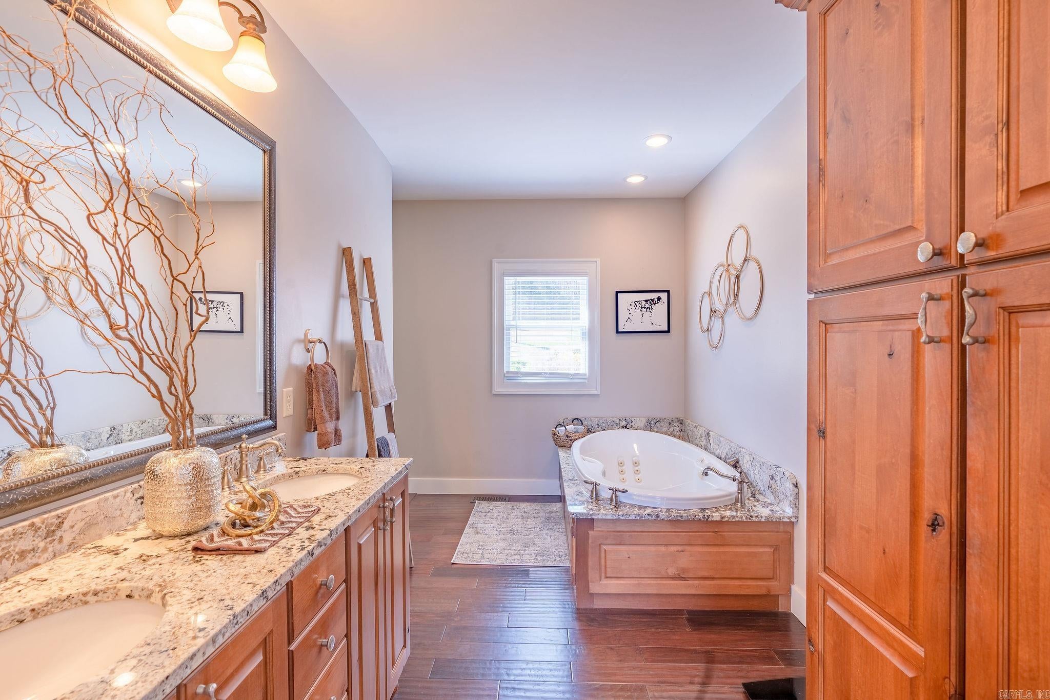 Greers Ferry, Arkansas, 72067, United States, 4 Bedrooms Bedrooms, ,4 BathroomsBathrooms,Residential,Active,1898024