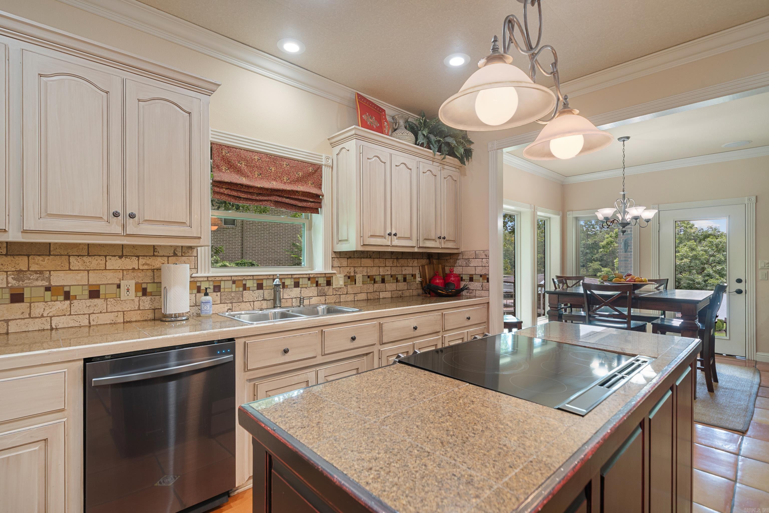 Hot Springs, Arkansas, 71913, United States, 5 Bedrooms Bedrooms, ,5 BathroomsBathrooms,Residential,Active,1990038