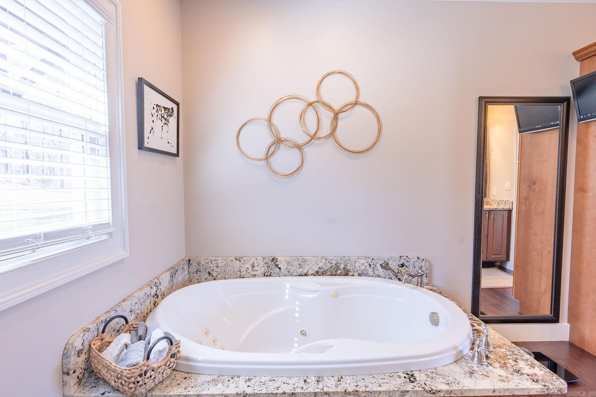 Greers Ferry, Arkansas, 72067, United States, 4 Bedrooms Bedrooms, ,4 BathroomsBathrooms,Residential,Active,1898024