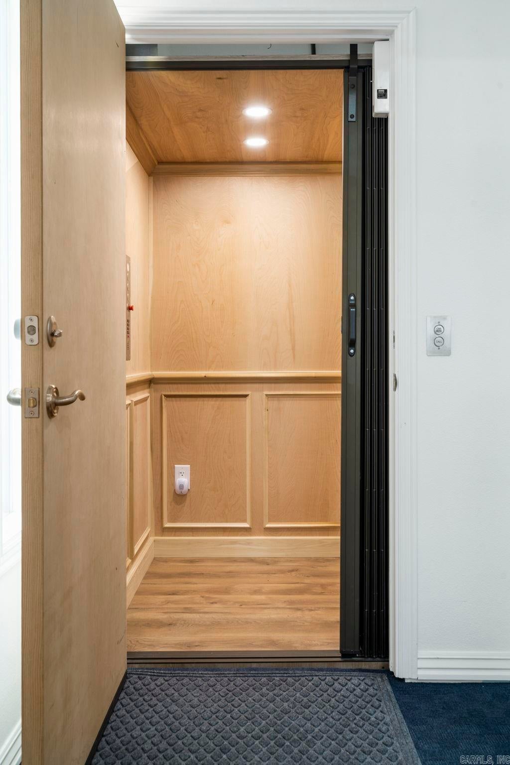 Fayetteville, Arkansas, 72703, United States, 4 Bedrooms Bedrooms, ,3 BathroomsBathrooms,Residential,Active,2007010