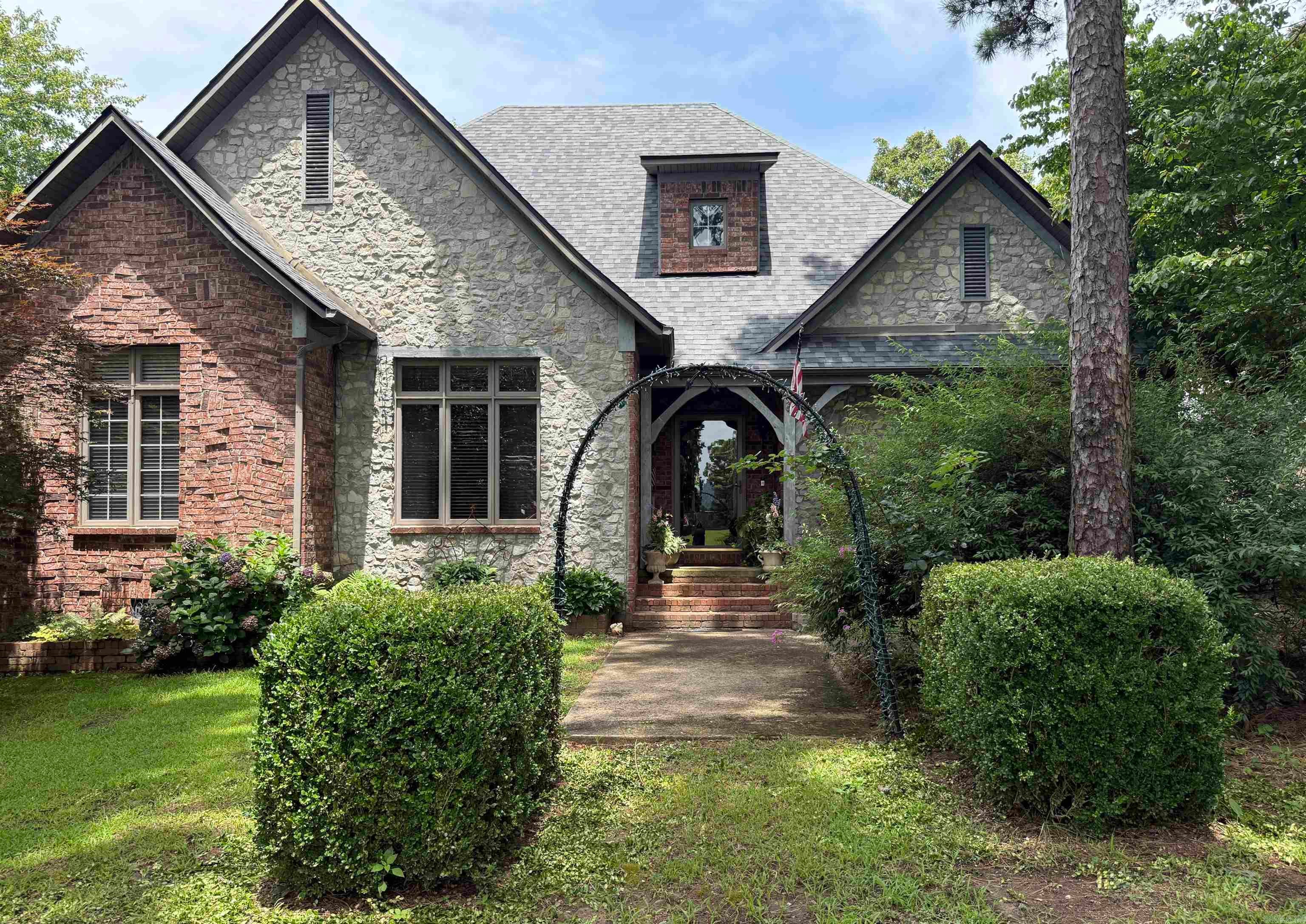 Mountain View, Arkansas, 72560, United States, 4 Bedrooms Bedrooms, ,5 BathroomsBathrooms,Residential,Active,1898230
