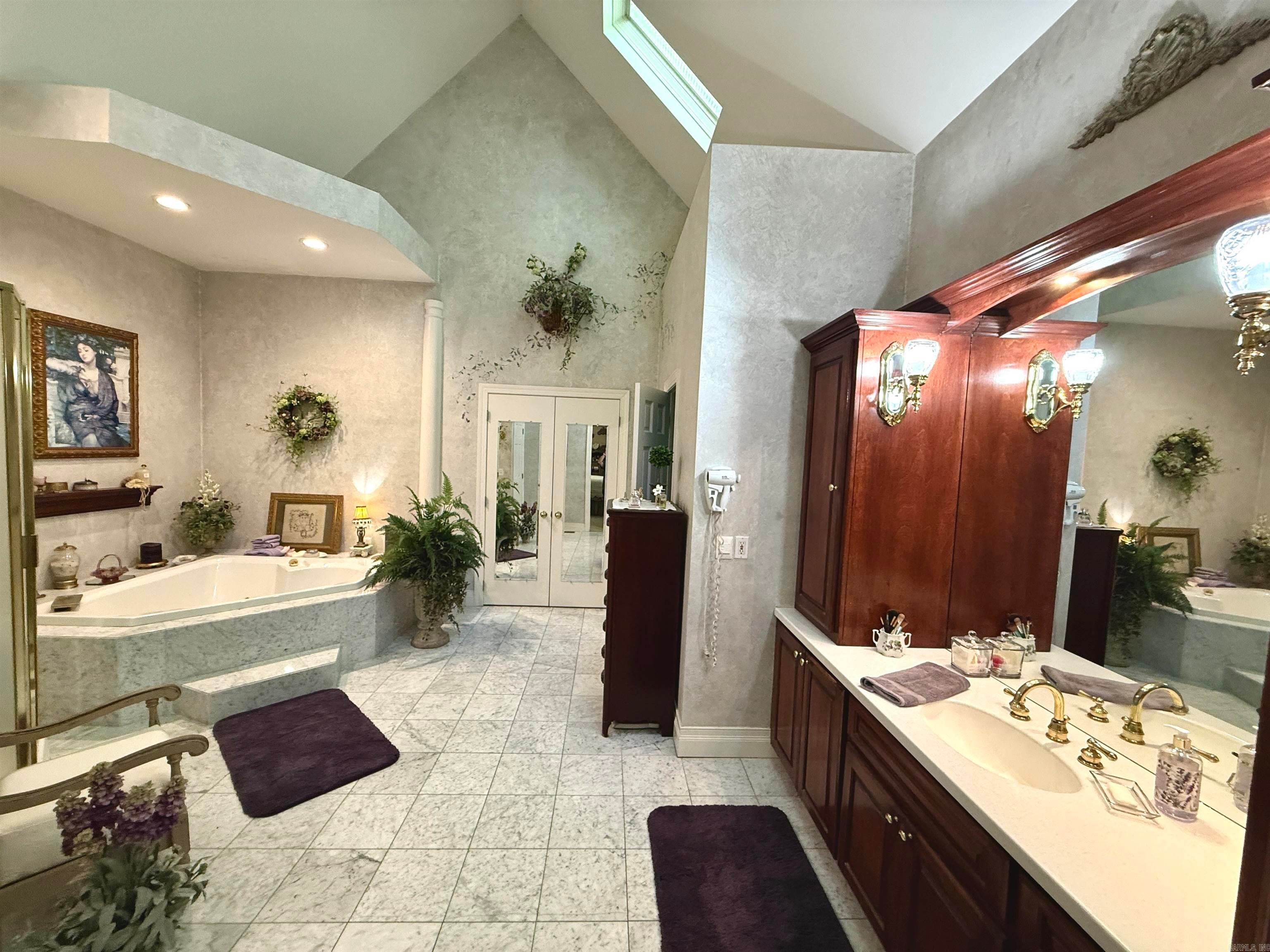 Mountain View, Arkansas, 72560, United States, 4 Bedrooms Bedrooms, ,5 BathroomsBathrooms,Residential,Active,1898230