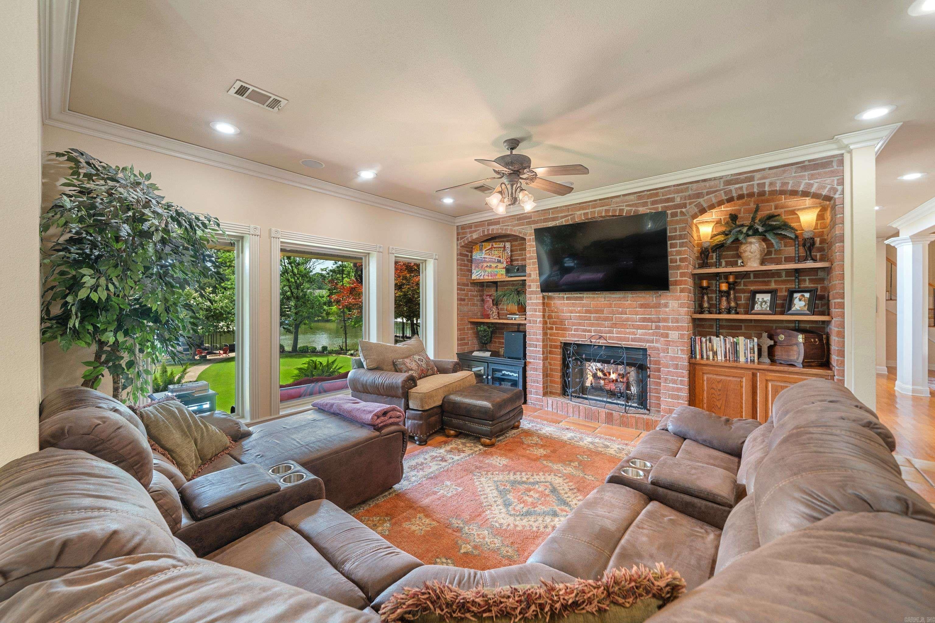 Hot Springs, Arkansas, 71913, United States, 5 Bedrooms Bedrooms, ,5 BathroomsBathrooms,Residential,Active,1990038