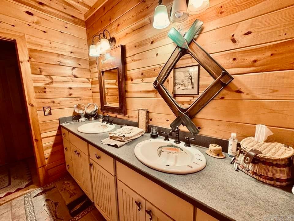 Mountain View, Arkansas, 72560, United States, ,5 BathroomsBathrooms,Residential,Active,1849223