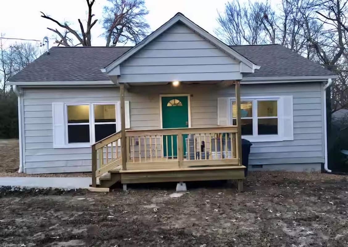 804 1/2 N CARAWAY RD  