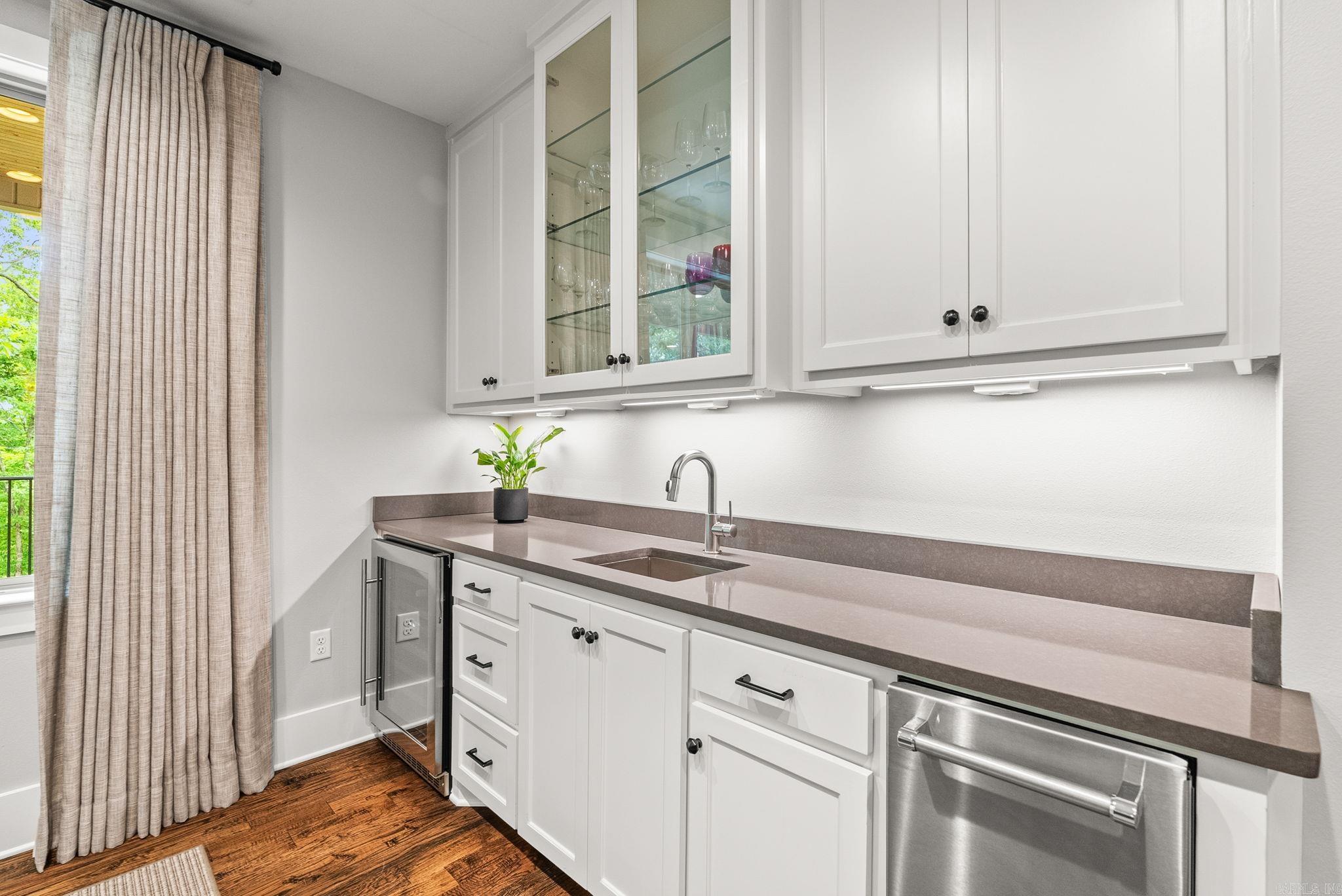 Little Rock, Arkansas, 72211, United States, ,6 BathroomsBathrooms,Residential,Active,1860286