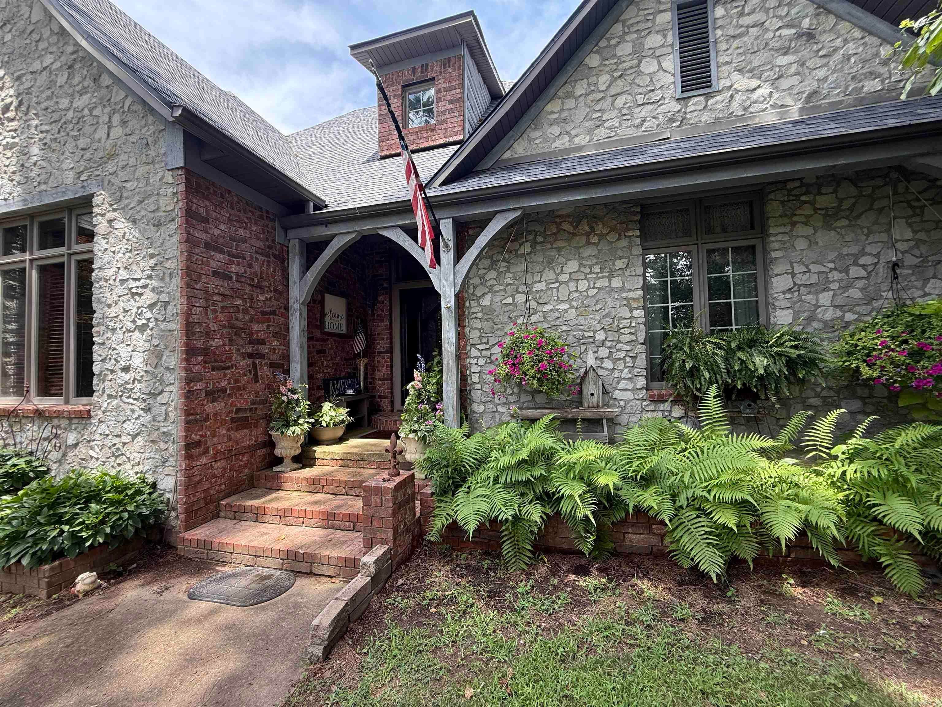 Mountain View, Arkansas, 72560, United States, 4 Bedrooms Bedrooms, ,5 BathroomsBathrooms,Residential,Active,1898230