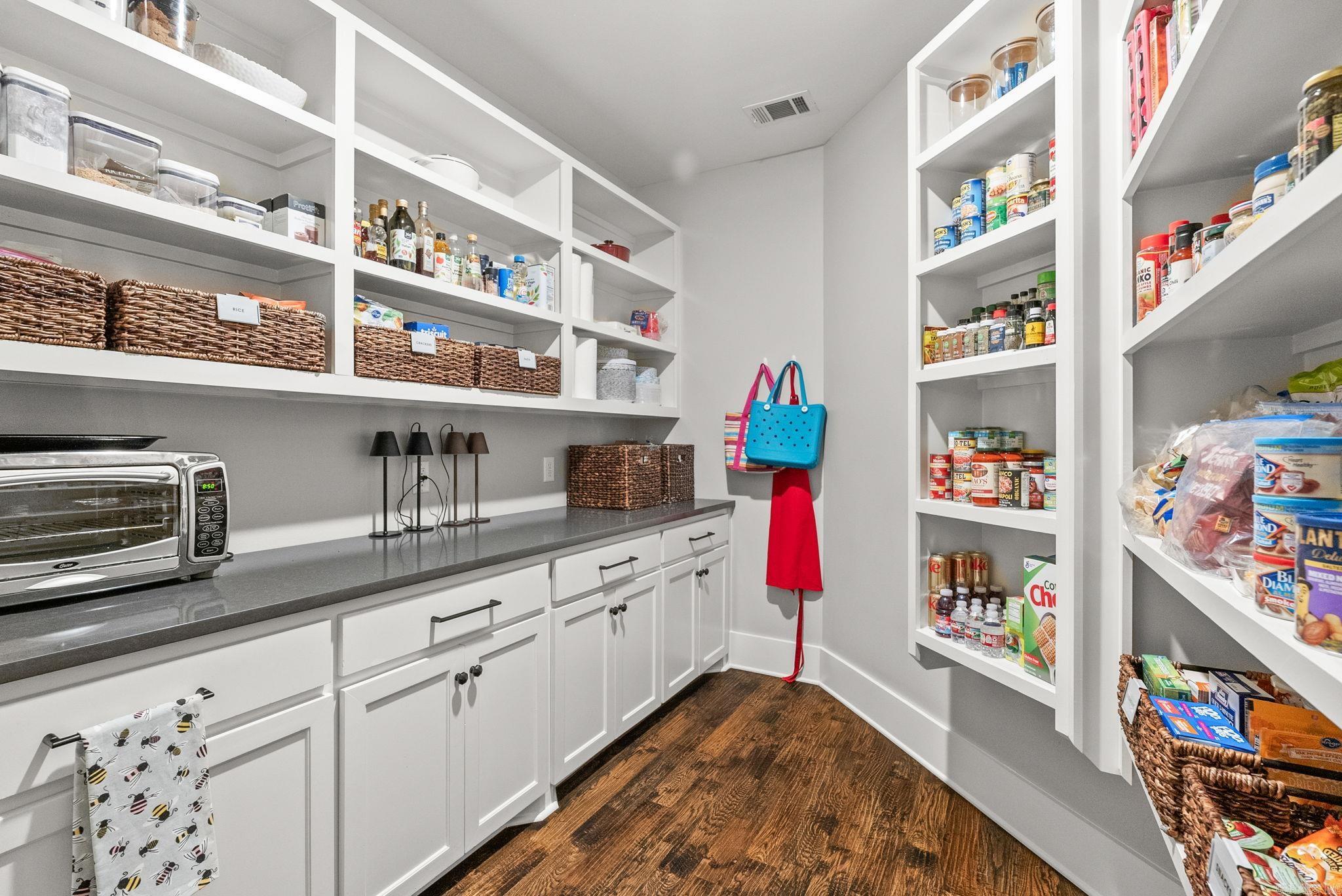 Little Rock, Arkansas, 72211, United States, ,6 BathroomsBathrooms,Residential,Active,1860286