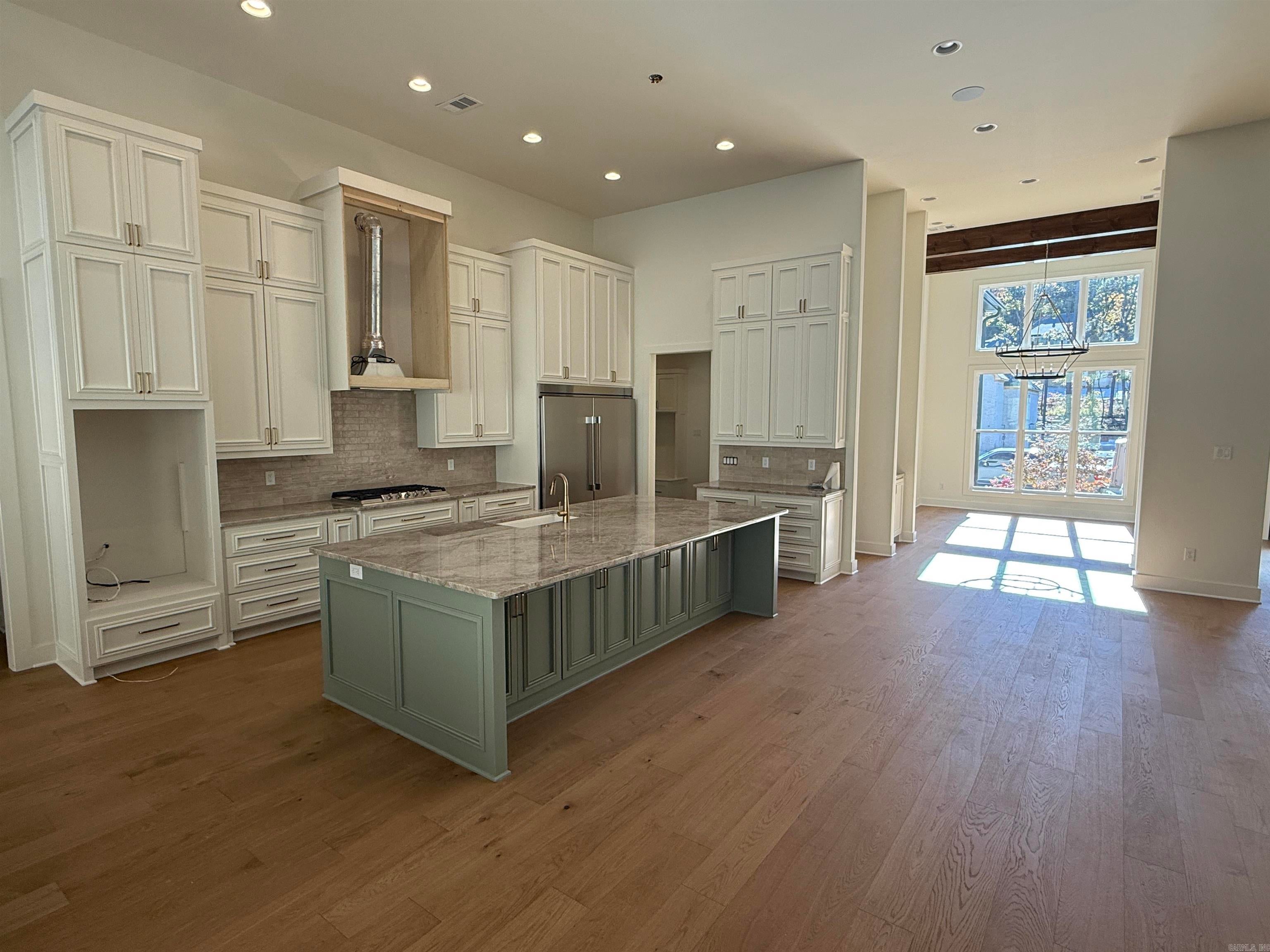 Little Rock, Arkansas, 72223, United States, 5 Bedrooms Bedrooms, ,5 BathroomsBathrooms,Residential,Active,1894548