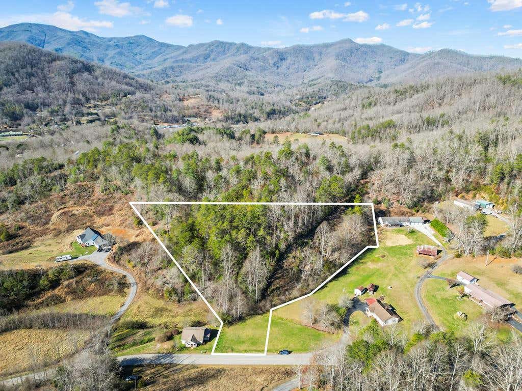 000 CALVARY CHURCH RD, SYLVA, NC 28779, photo 1 of 22