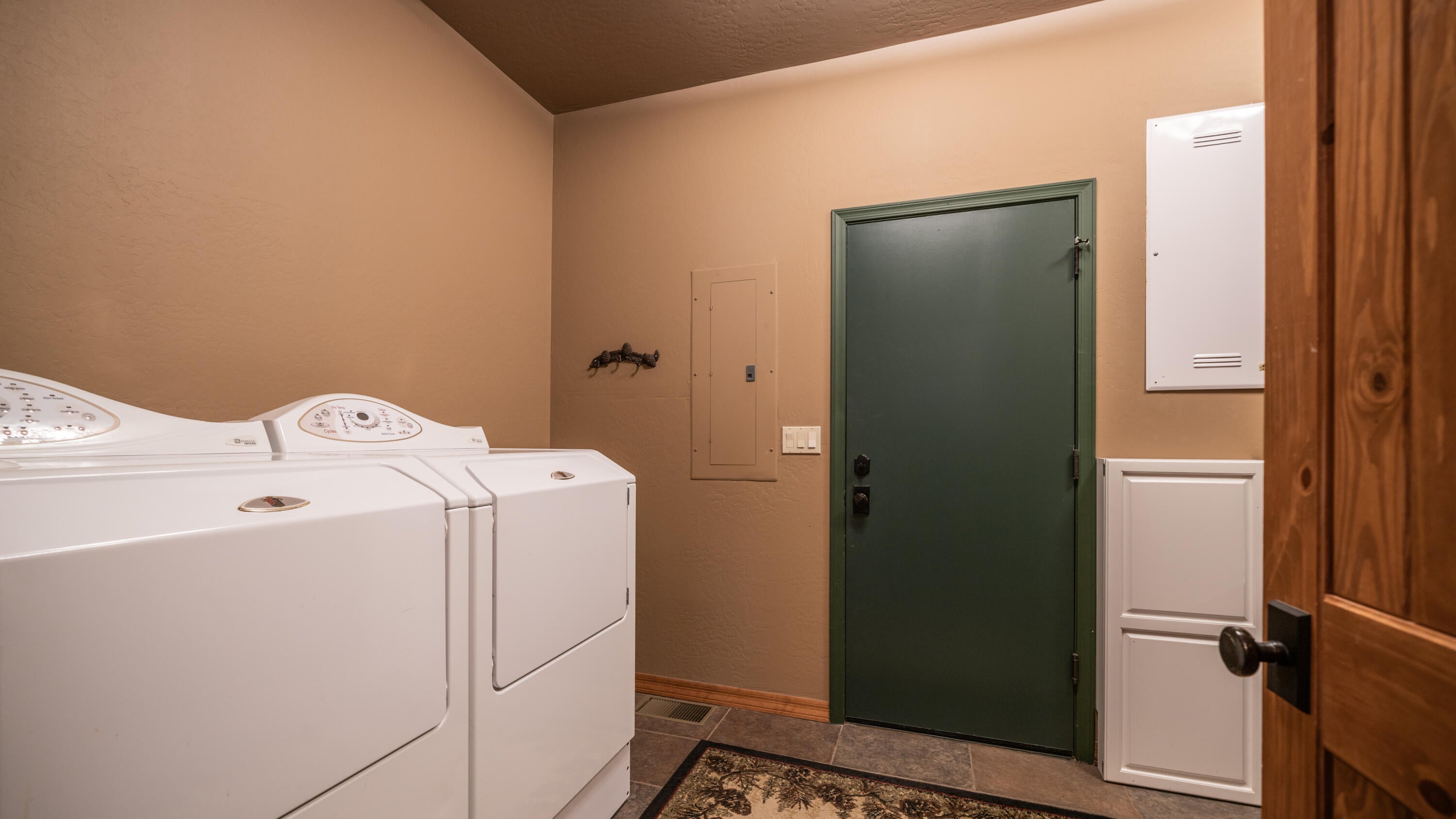 Happy Jack, Arizona, 86024, United States, 3 Bedrooms Bedrooms, ,4 BathroomsBathrooms,Residential,Active,1953025