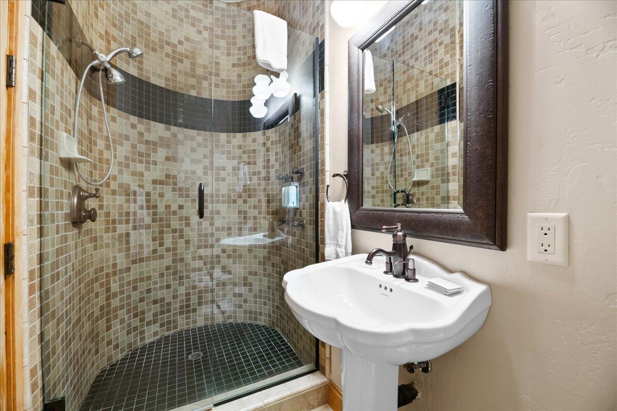 Big Bear Lake, California, 92315, United States, 4 Bedrooms Bedrooms, ,4 BathroomsBathrooms,Residential,Active,1780383