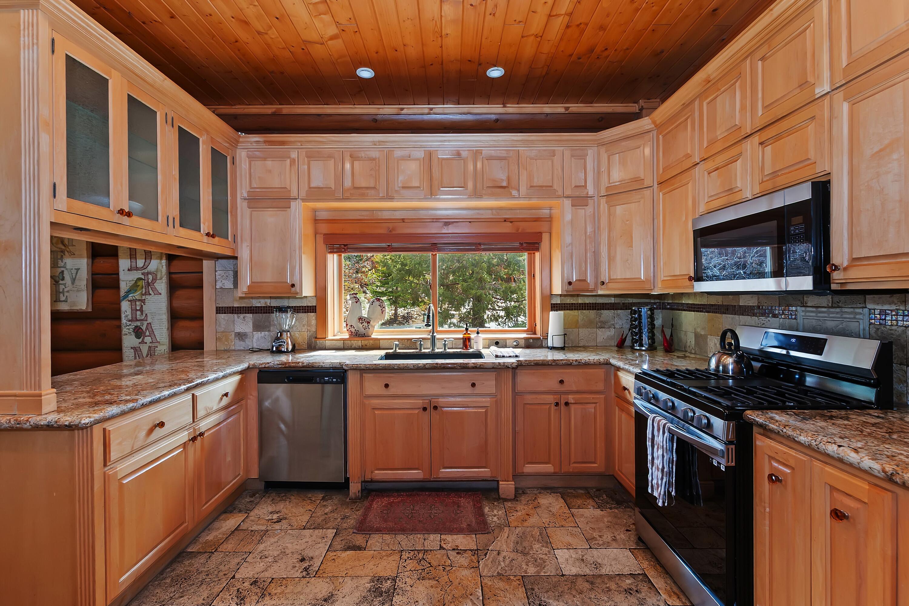 Big Bear Lake, California, 92315, United States, ,4 BathroomsBathrooms,Residential,Active,1798030