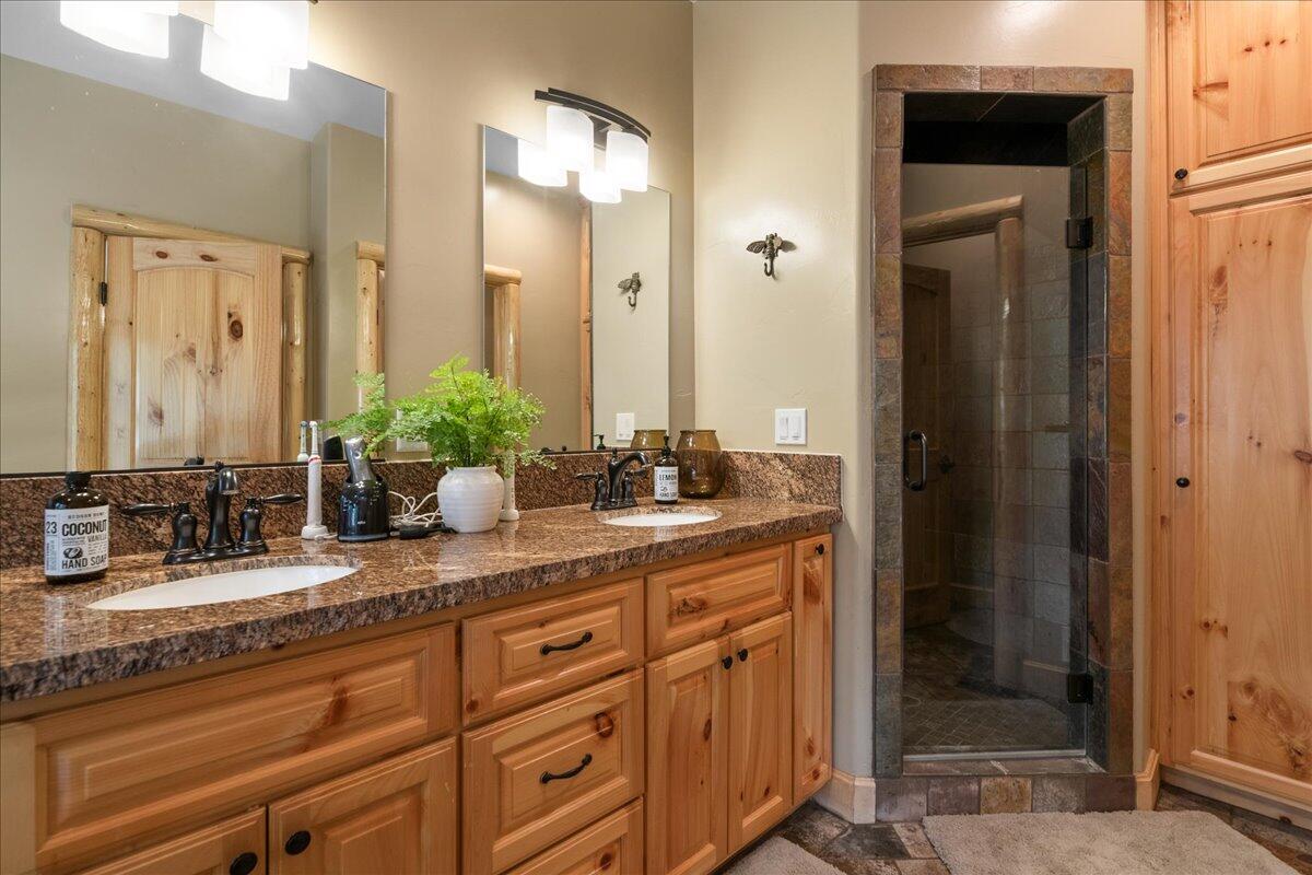 Big Bear Lake, California, 92315, United States, 3 Bedrooms Bedrooms, ,4 BathroomsBathrooms,Residential,Active,1961919