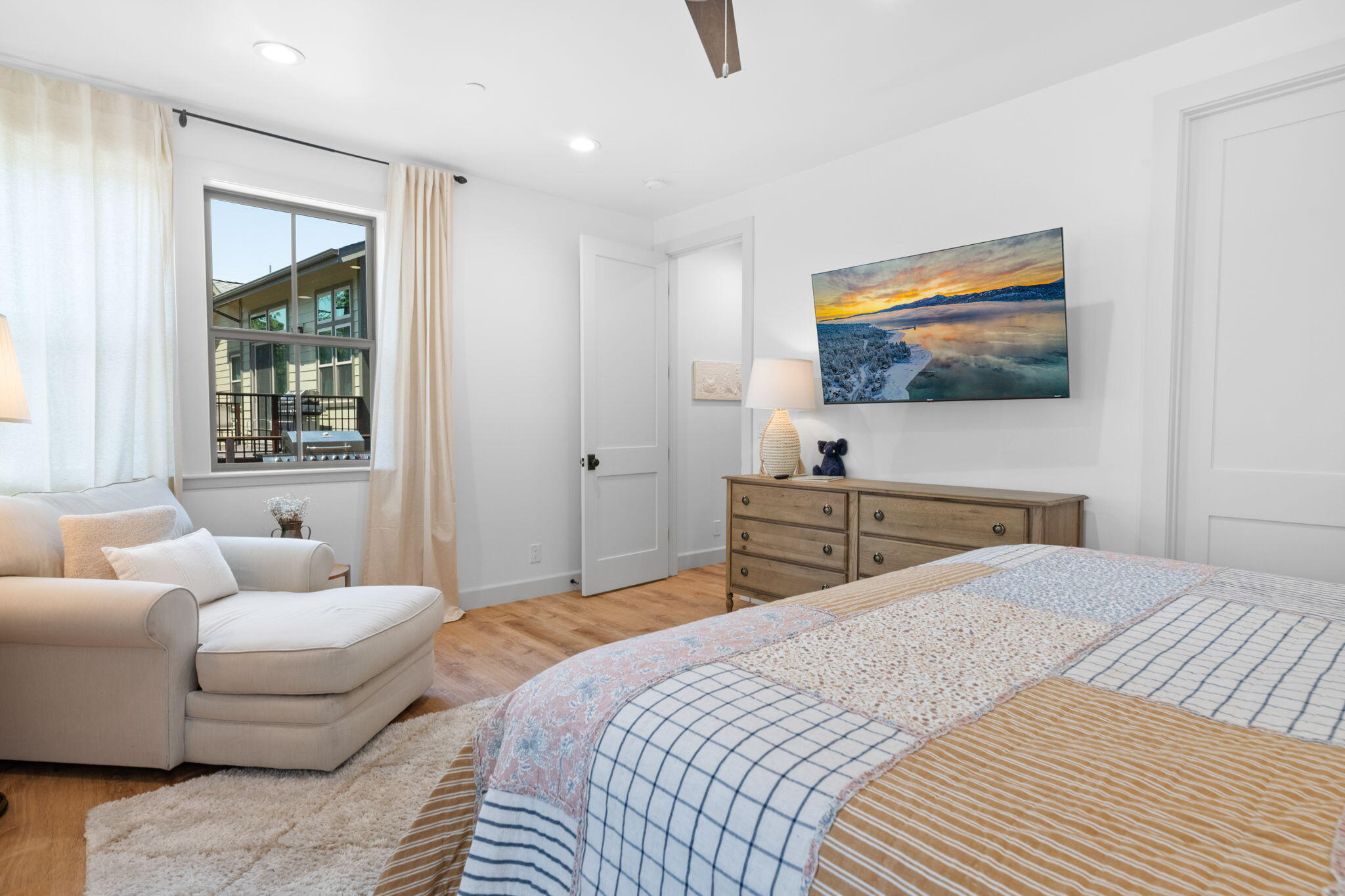 Big Bear Lake, California, 92315, United States, ,4 BathroomsBathrooms,Residential,Active,1841332