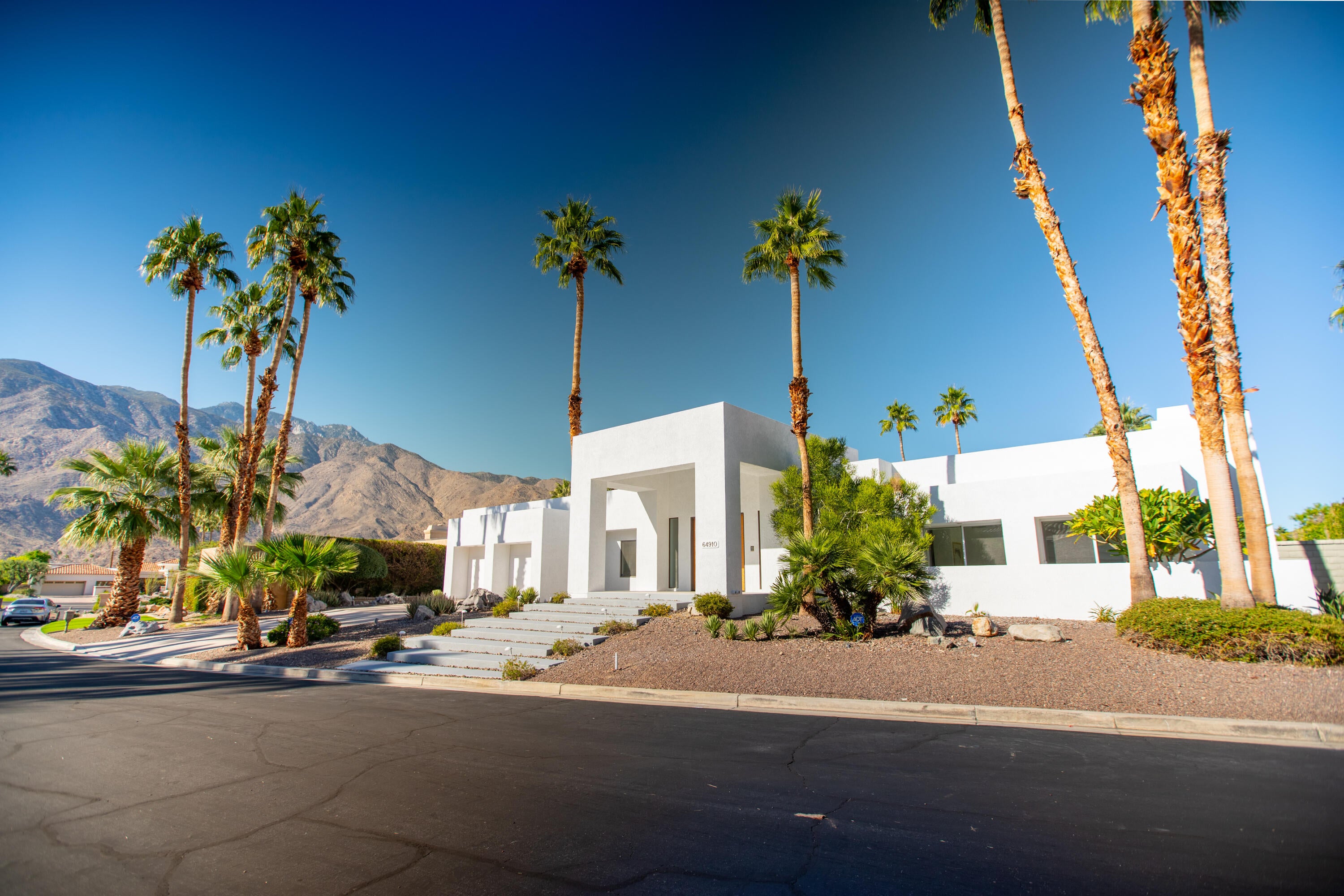 Palm Springs, California, 92264, United States, 4 Bedrooms Bedrooms, ,6 BathroomsBathrooms,Residential,Active,1993931
