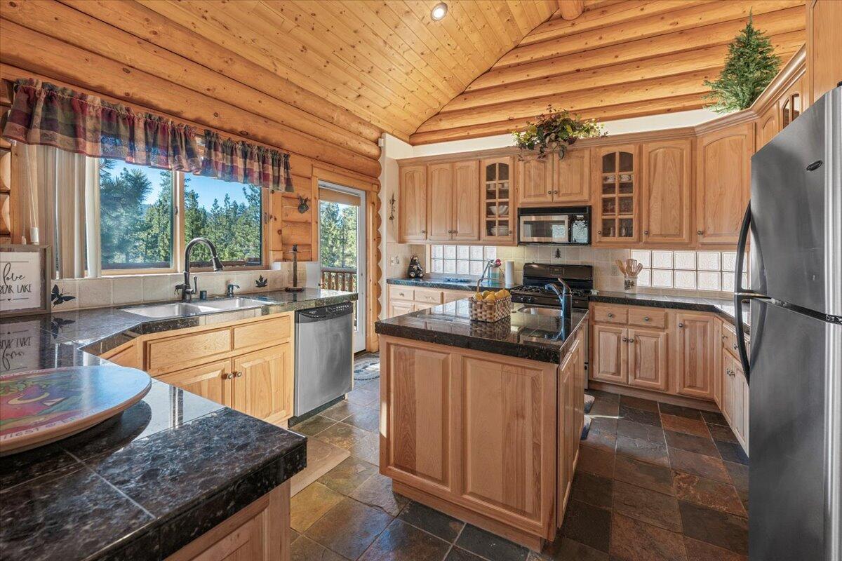 Big Bear Lake, California, 92315, United States, 4 Bedrooms Bedrooms, ,5 BathroomsBathrooms,Residential,Active,2010545