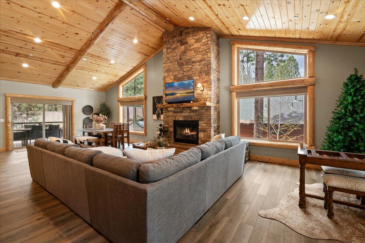 Big Bear Lake, California, 92315, United States, 3 Bedrooms Bedrooms, ,4 BathroomsBathrooms,Residential,Active,1961919