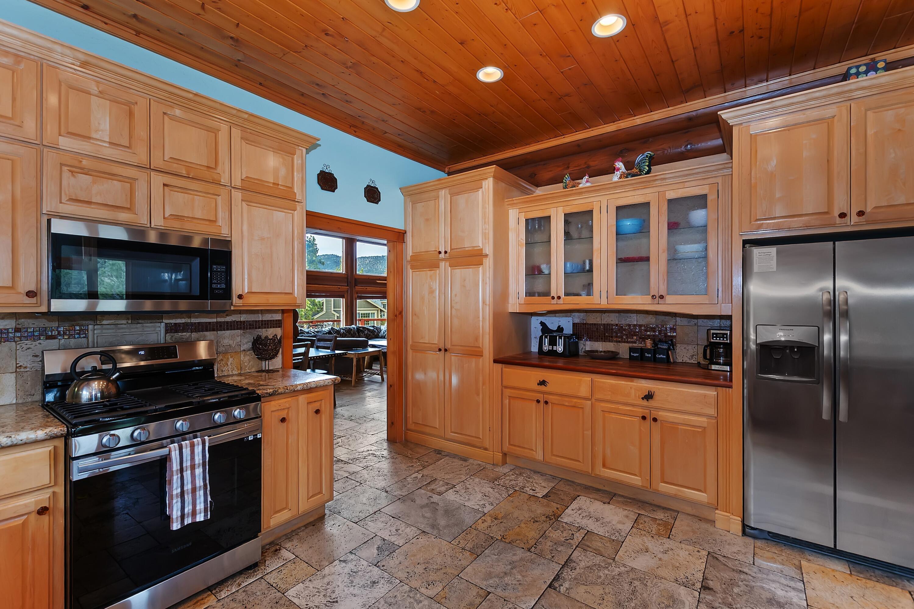 Big Bear Lake, California, 92315, United States, ,4 BathroomsBathrooms,Residential,Active,1798030